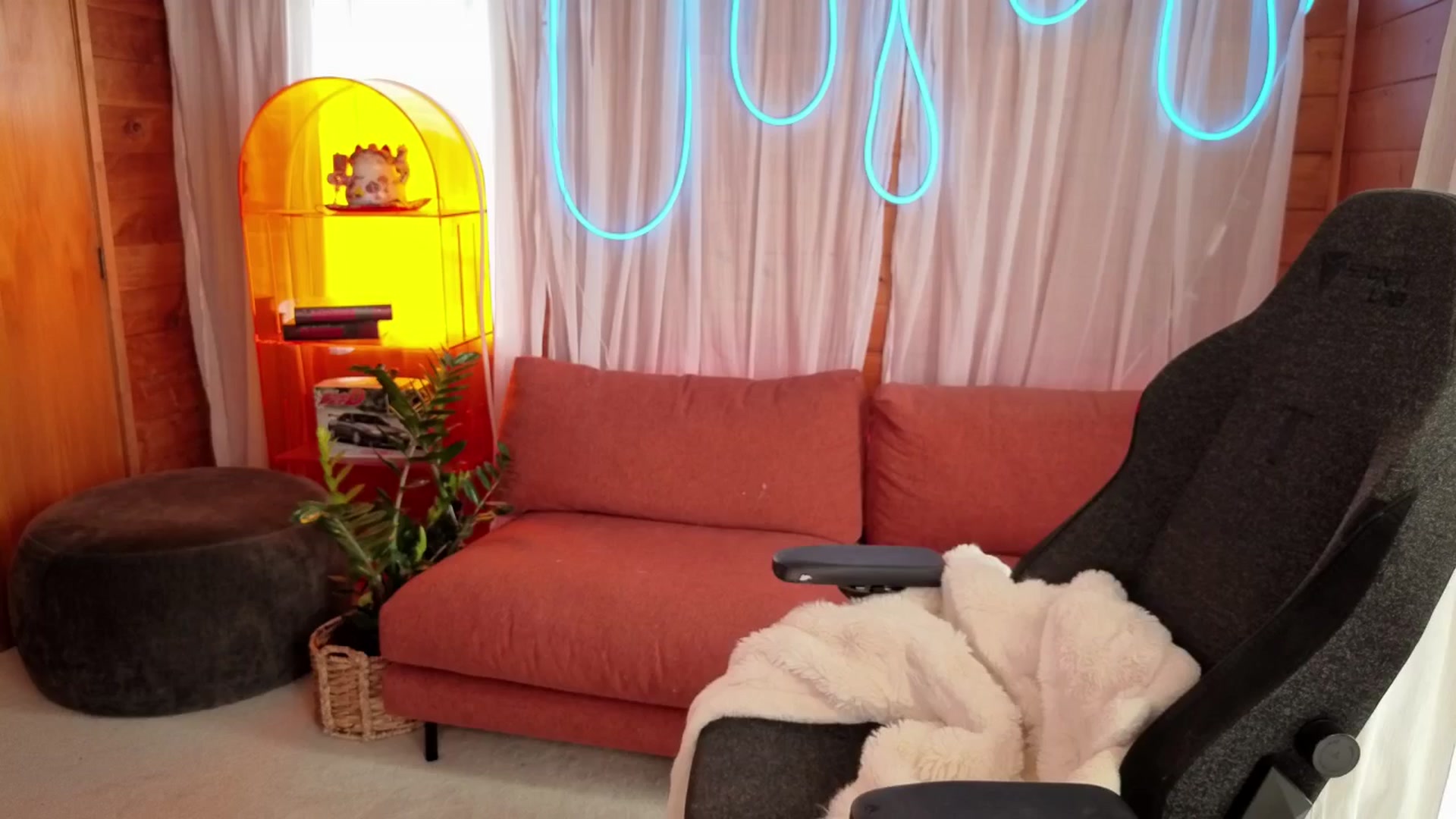 Gallery image thumbnail from Alice_NZ's myfreecams stream on, 03/15/2026, 02:02 image 8 of 20