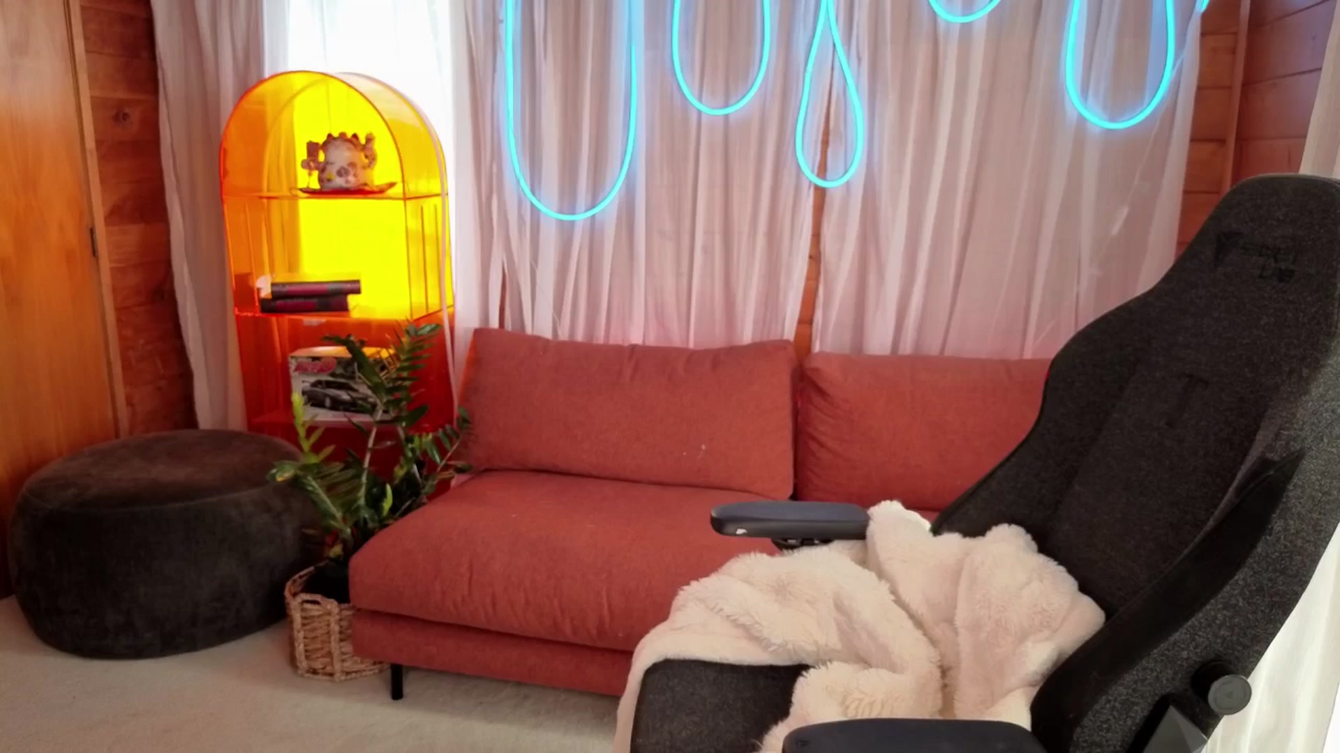 Gallery image thumbnail from Alice_NZ's myfreecams stream on, 03/15/2026, 02:02 image 14 of 20