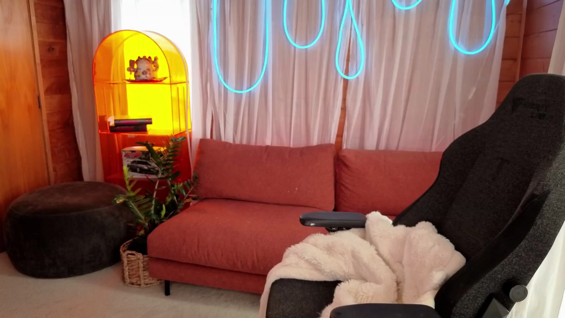 Gallery image thumbnail from Alice_NZ's myfreecams stream on, 03/15/2026, 02:02 image 10 of 20