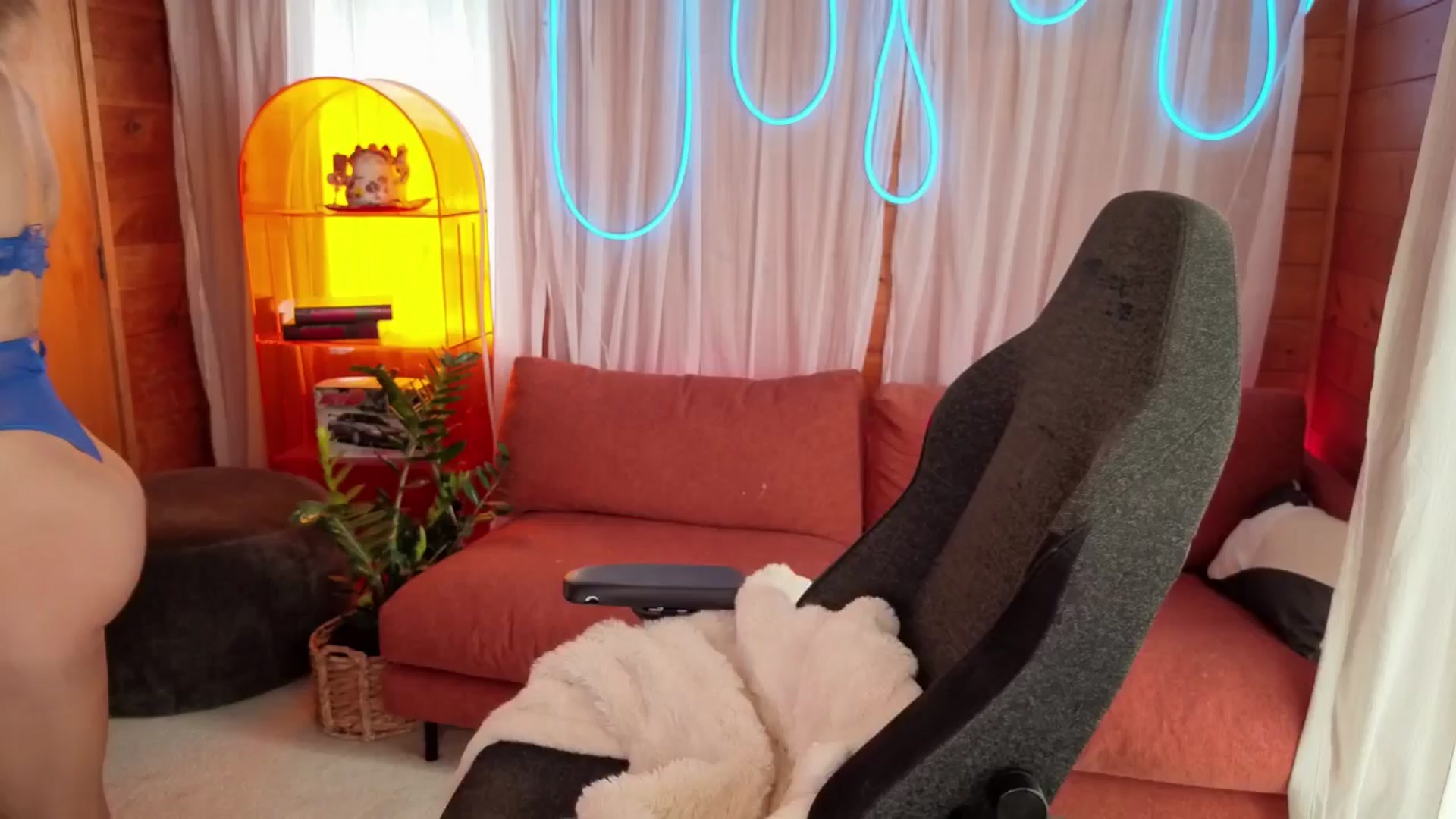 Gallery image thumbnail from Alice_NZ's myfreecams stream on, 03/15/2026, 02:02 image 7 of 20