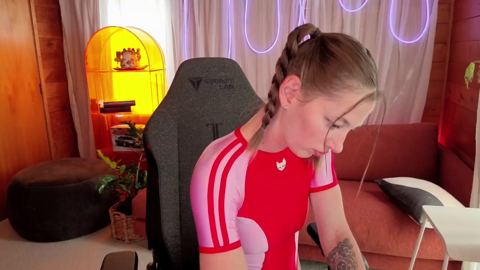 Gallery image thumbnail from Alice_NZ's myfreecams stream on, 04/01/2026, 02:50 image 4 of 20