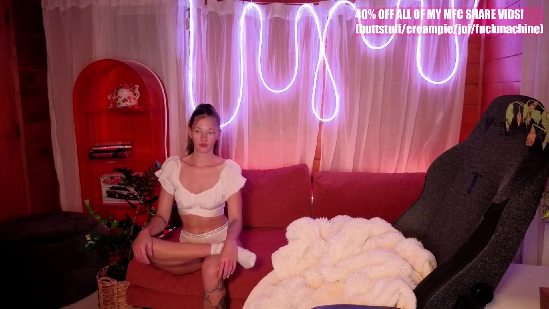 Gallery image thumbnail from Alice_NZ's myfreecams stream on, 04/02/2026, 07:45 image 18 of 20