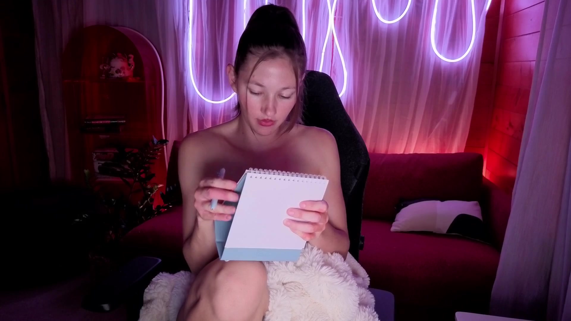 Gallery image thumbnail from Alice_NZ's myfreecams stream on, 04/13/2026, 08:36 image 13 of 20