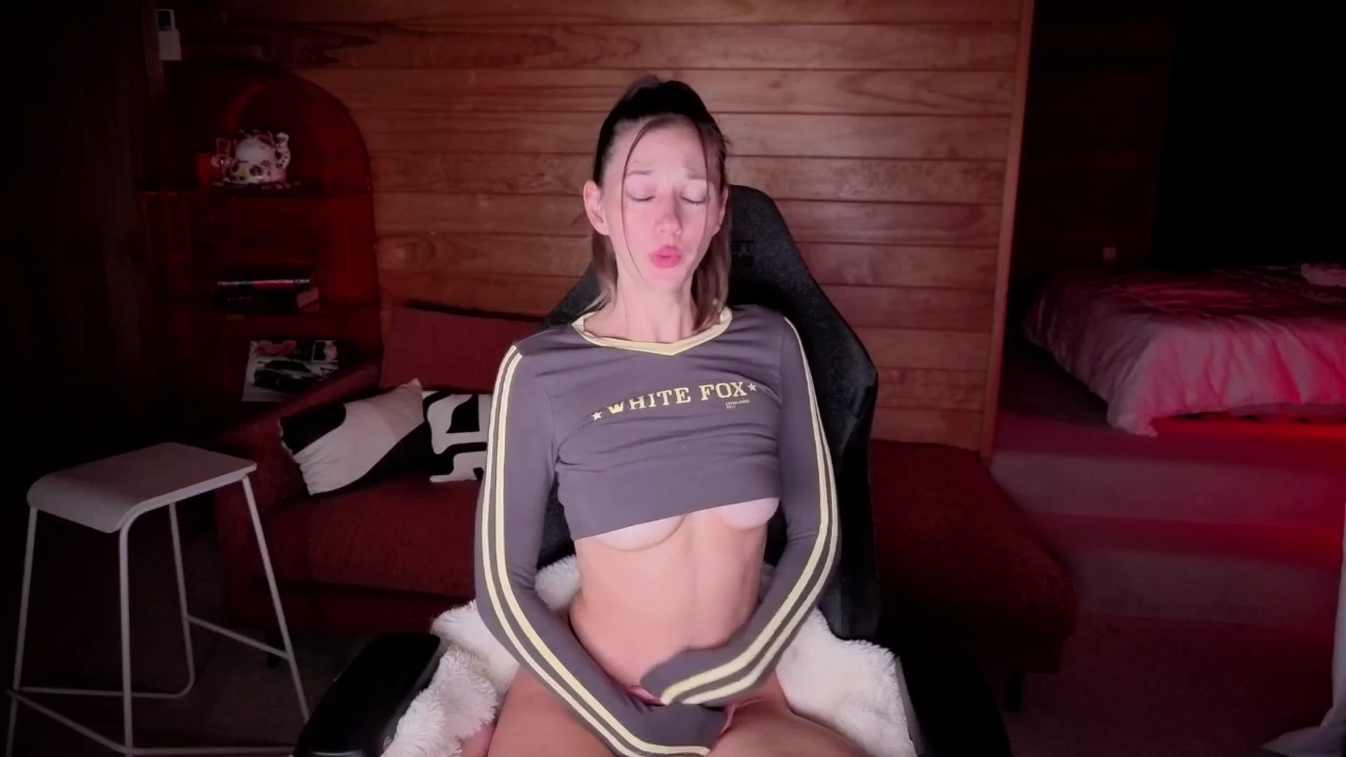 Gallery image thumbnail from Alice_NZ's myfreecams stream on, 04/15/2026, 09:06 image 15 of 20