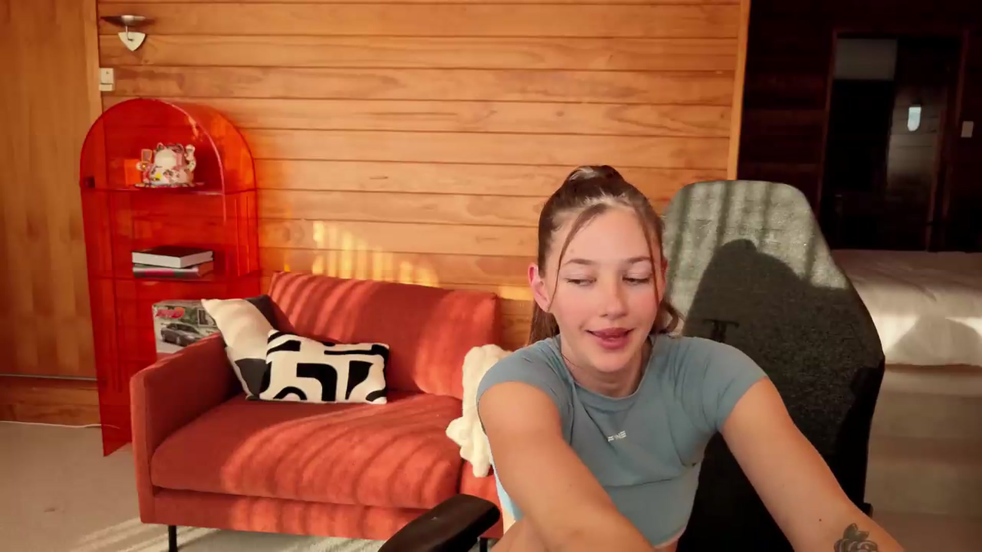 Gallery image thumbnail from Alice_NZ's myfreecams stream on, 06/28/2026, 04:31 image 10 of 20