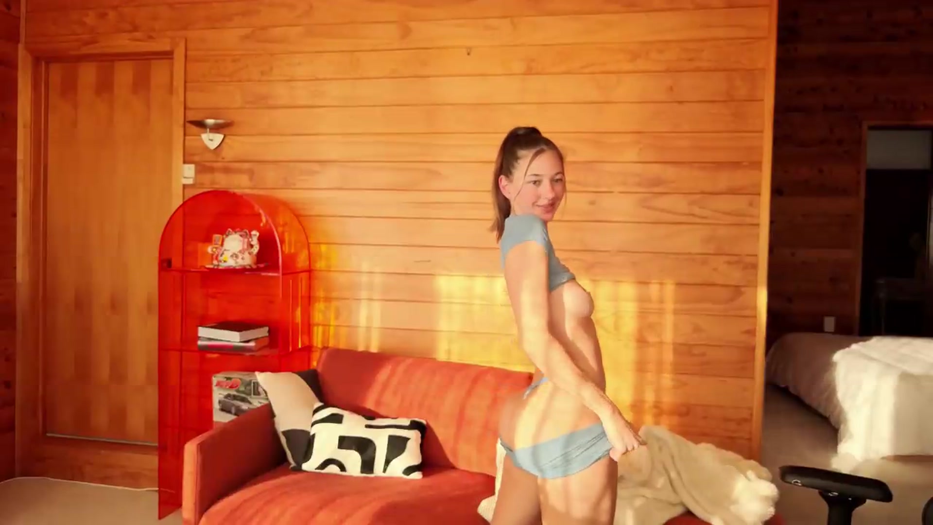 Gallery image thumbnail from Alice_NZ's myfreecams stream on, 06/28/2026, 04:31 image 16 of 20