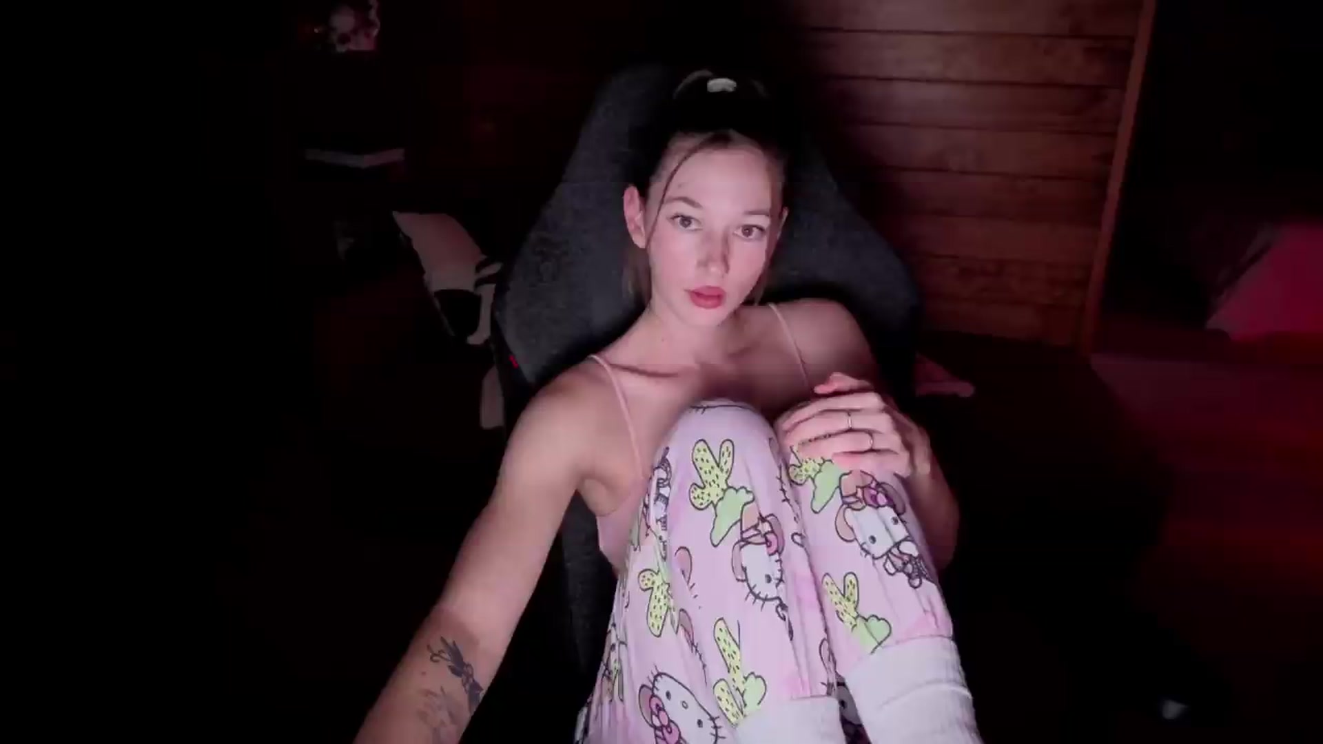 Gallery image thumbnail from Alice_NZ's myfreecams stream on, 06/28/2026, 08:18 image 1 of 20