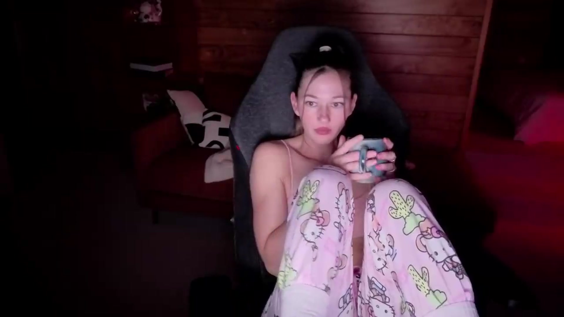 Gallery image thumbnail from Alice_NZ's myfreecams stream on, 06/28/2026, 08:18 image 12 of 20