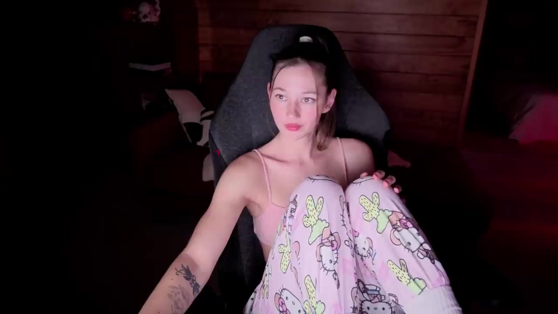 Gallery image thumbnail from Alice_NZ's myfreecams stream on, 06/28/2026, 08:18 image 4 of 20