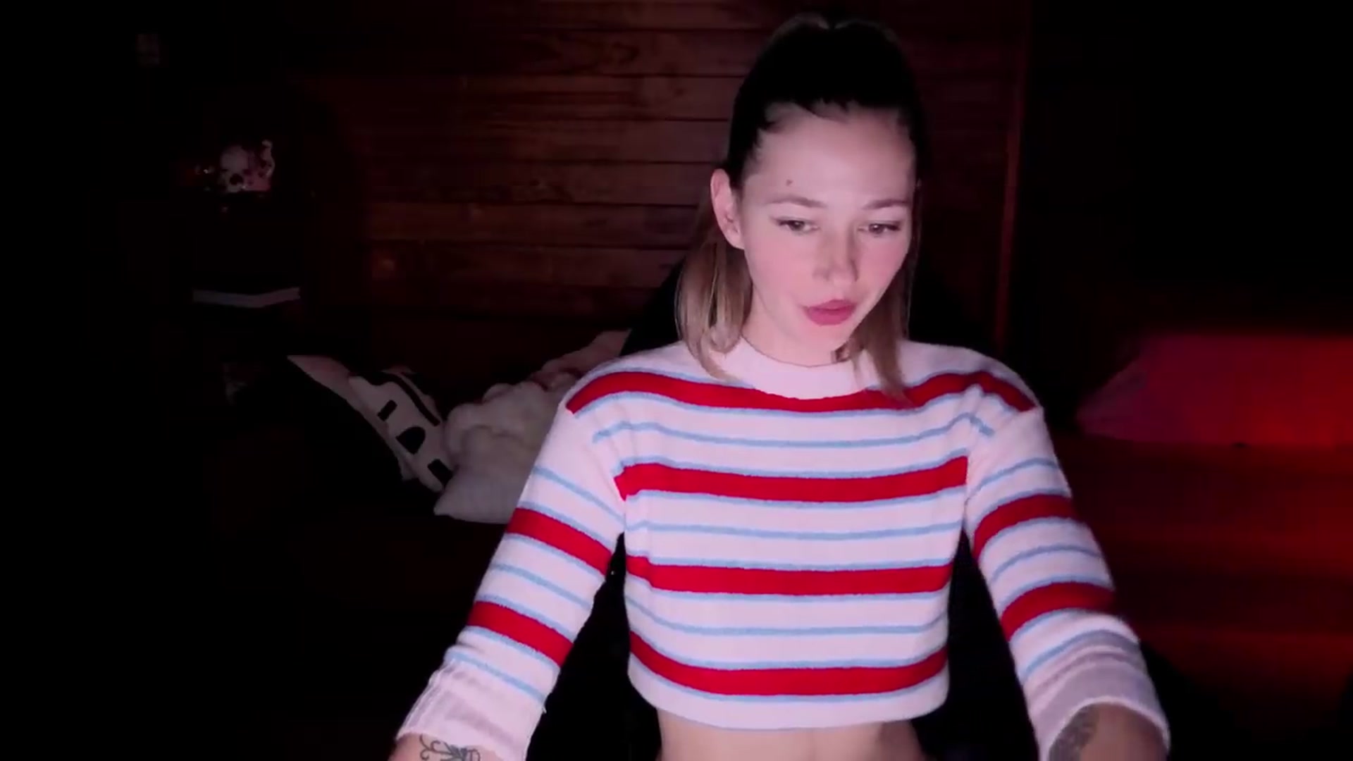 Gallery image thumbnail from Alice_NZ's myfreecams stream on, 07/09/2026, 07:25 image 9 of 20