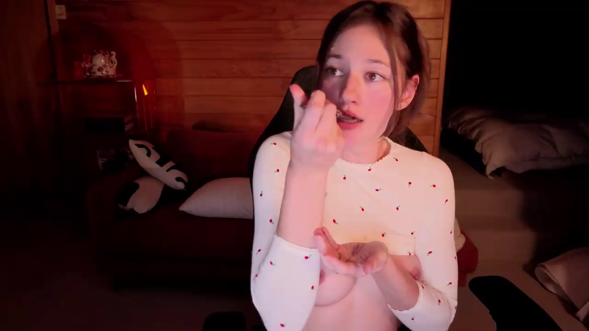 Gallery image thumbnail from Alice_NZ's myfreecams stream on, 08/06/2026, 08:21 image 10 of 20