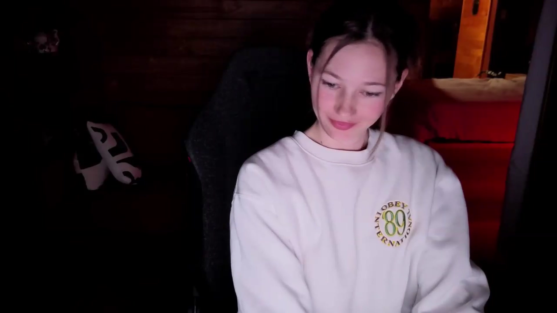 Gallery image thumbnail from Alice_NZ's myfreecams stream on, 08/17/2026, 06:49 image 17 of 20