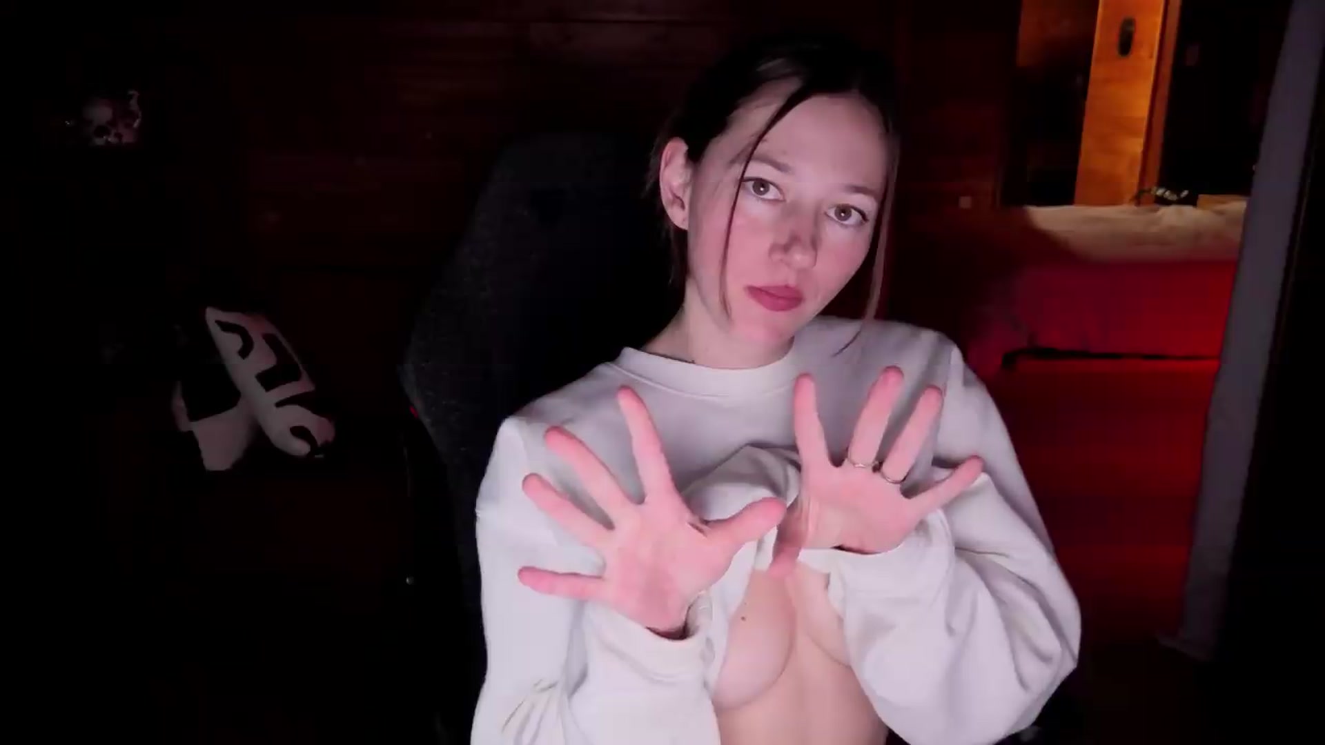Gallery image thumbnail from Alice_NZ's myfreecams stream on, 08/17/2026, 07:39 image 15 of 20