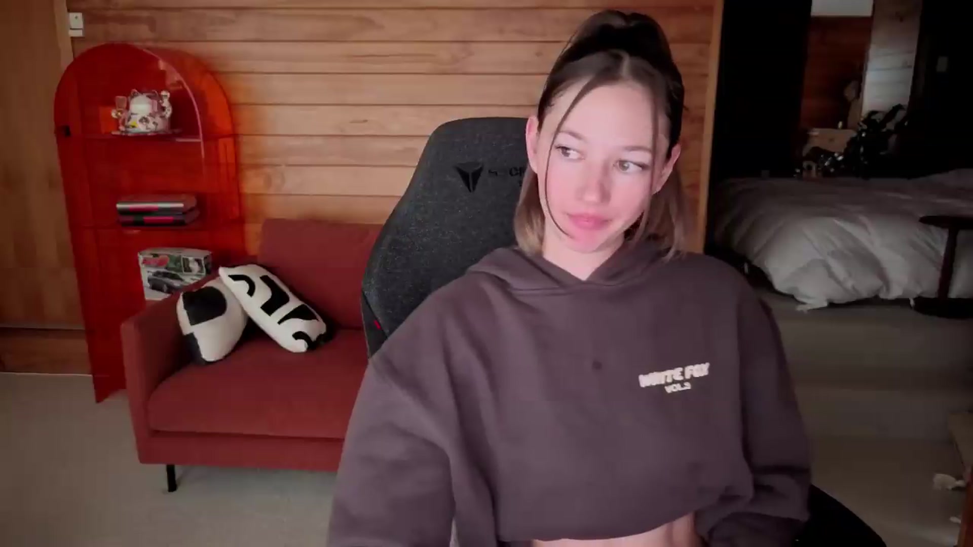 Gallery image thumbnail from Alice_NZ's myfreecams stream on, 08/23/2026, 07:13 image 4 of 20