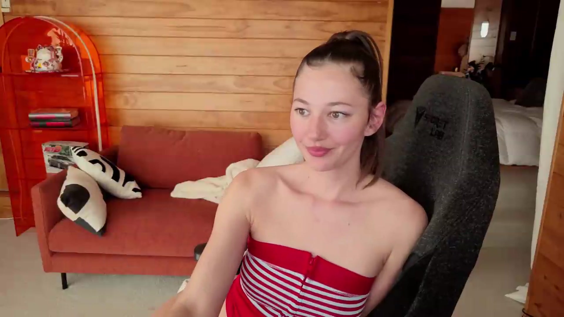 Gallery image thumbnail from Alice_NZ's myfreecams stream on, 08/28/2026, 03:36 image 6 of 20