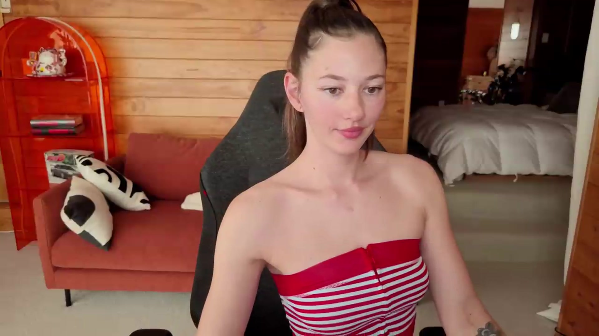 Gallery image thumbnail from Alice_NZ's myfreecams stream on, 08/28/2026, 03:36 image 5 of 20
