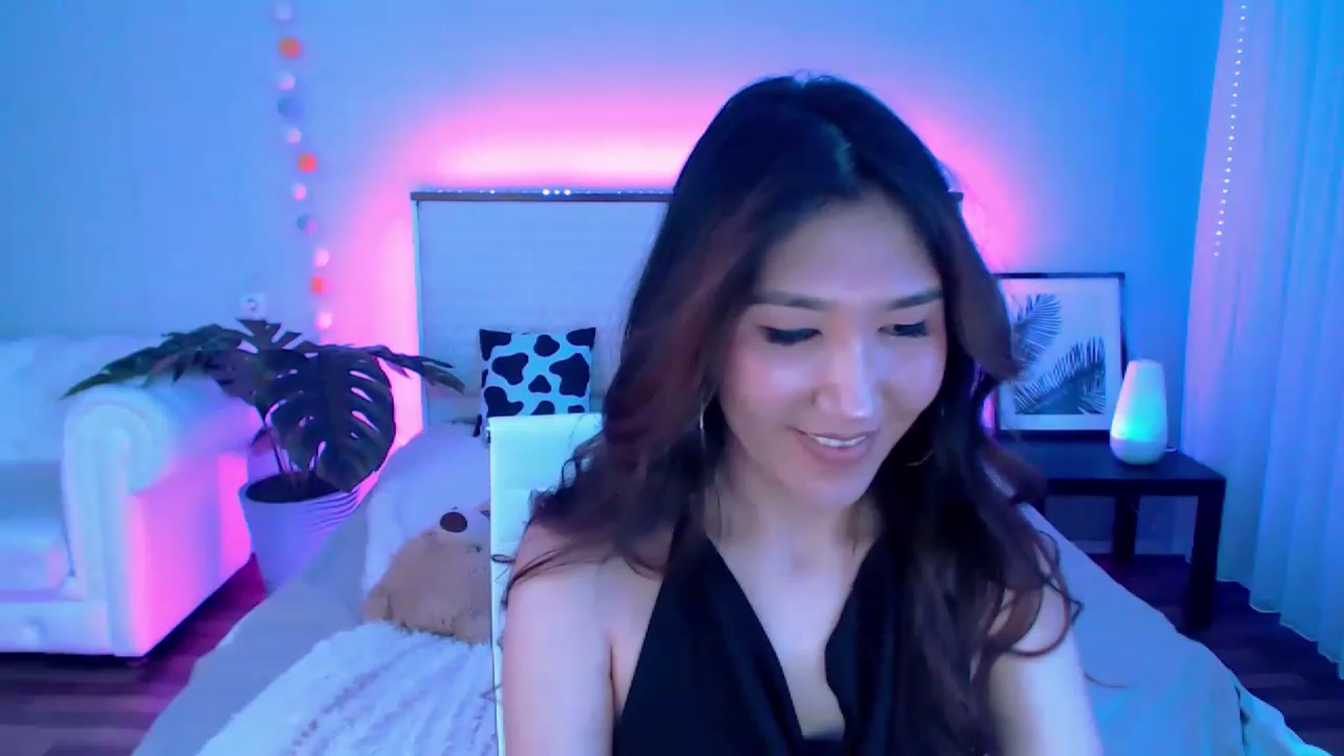 Gallery image thumbnail from Alice_Queen's myfreecams stream on, 12/30/2022, 02:32 image 2 of 20