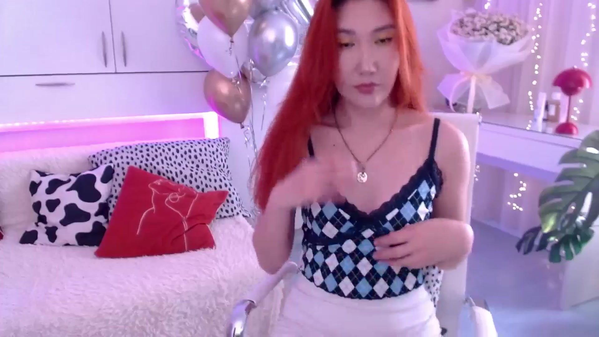 Gallery image thumbnail from Alice_Queen's myfreecams stream on, 05/03/2024, 10:27 image 6 of 20
