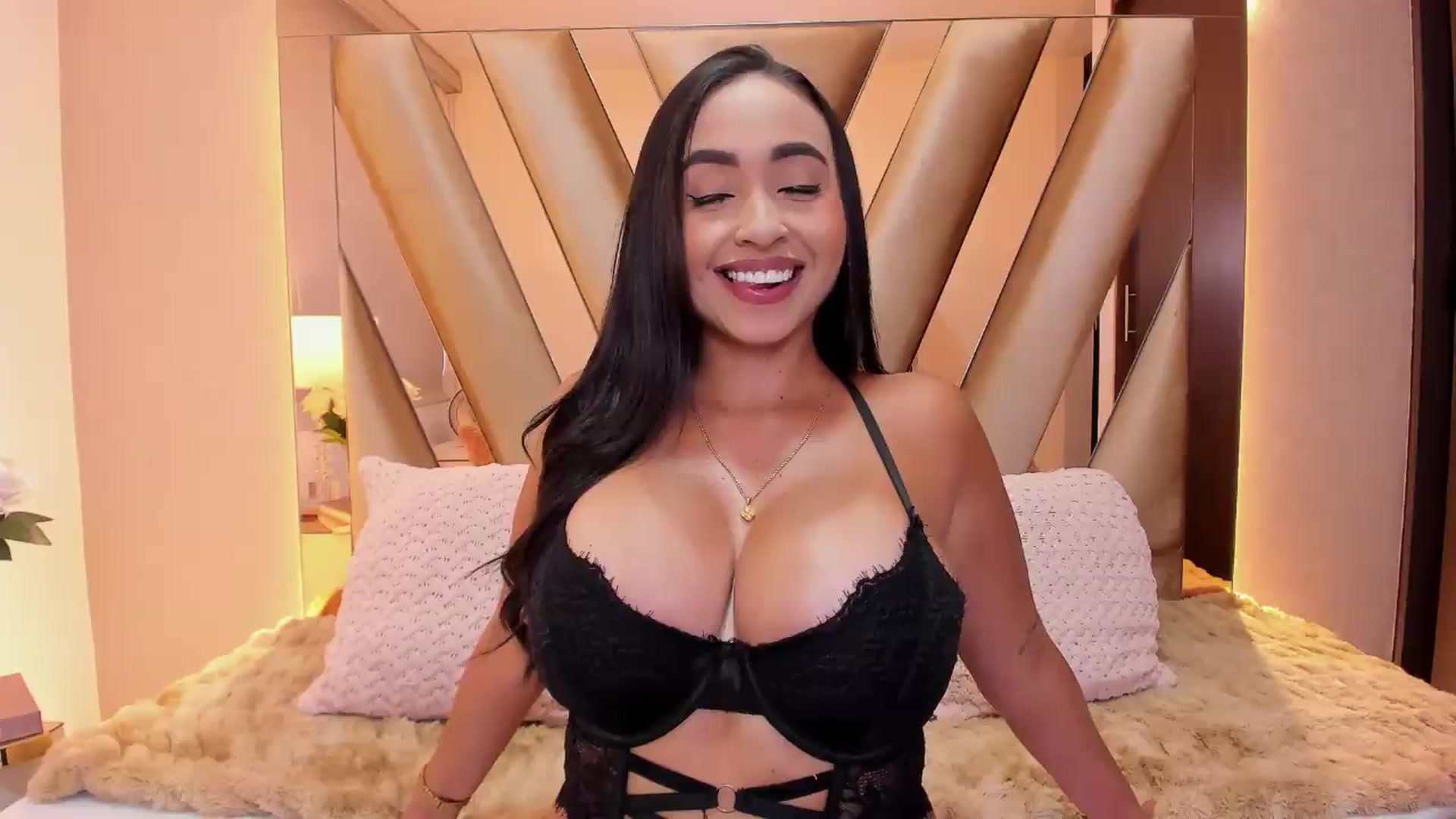 Gallery image thumbnail from Alice_Ro's myfreecams stream on, 05/06/2026, 23:26 image 7 of 20