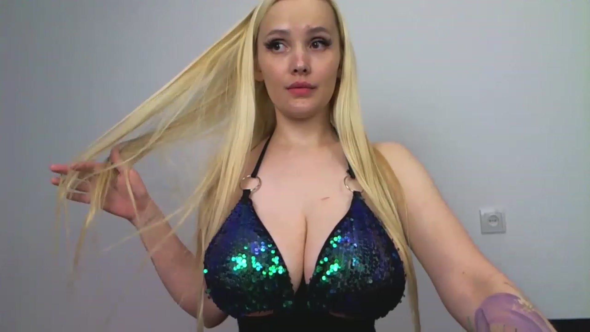 Gallery image thumbnail from Alice_Rose_1's myfreecams stream on, 04/10/2023, 09:00 image 13 of 20