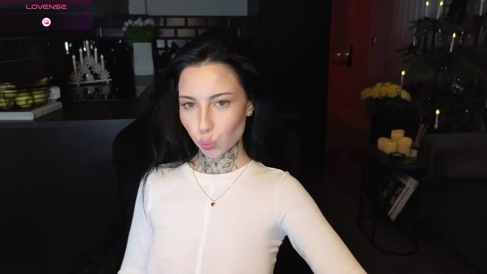 Gallery image thumbnail from Alice__888's myfreecams stream on, 12/25/2024, 11:01 image 4 of 20
