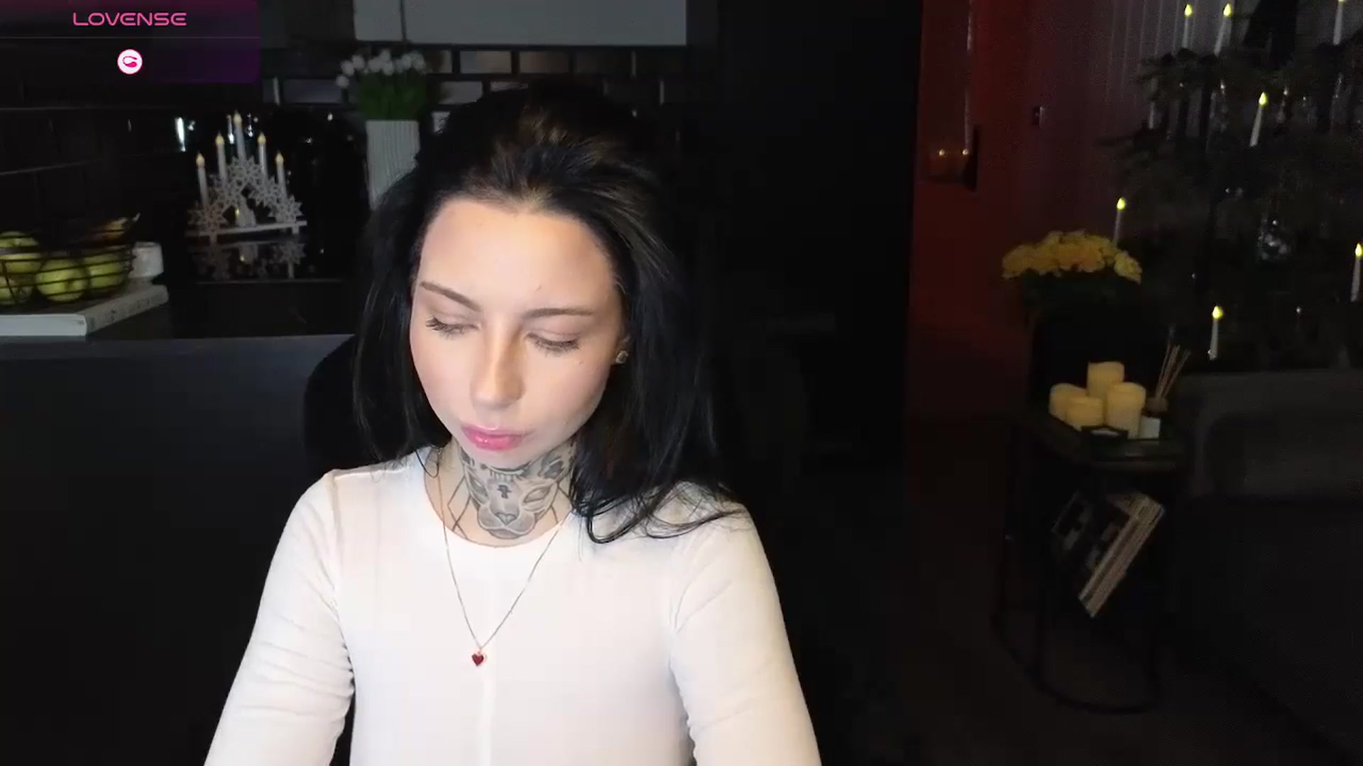 Gallery image thumbnail from Alice__888's myfreecams stream on, 12/25/2024, 11:01 image 6 of 20