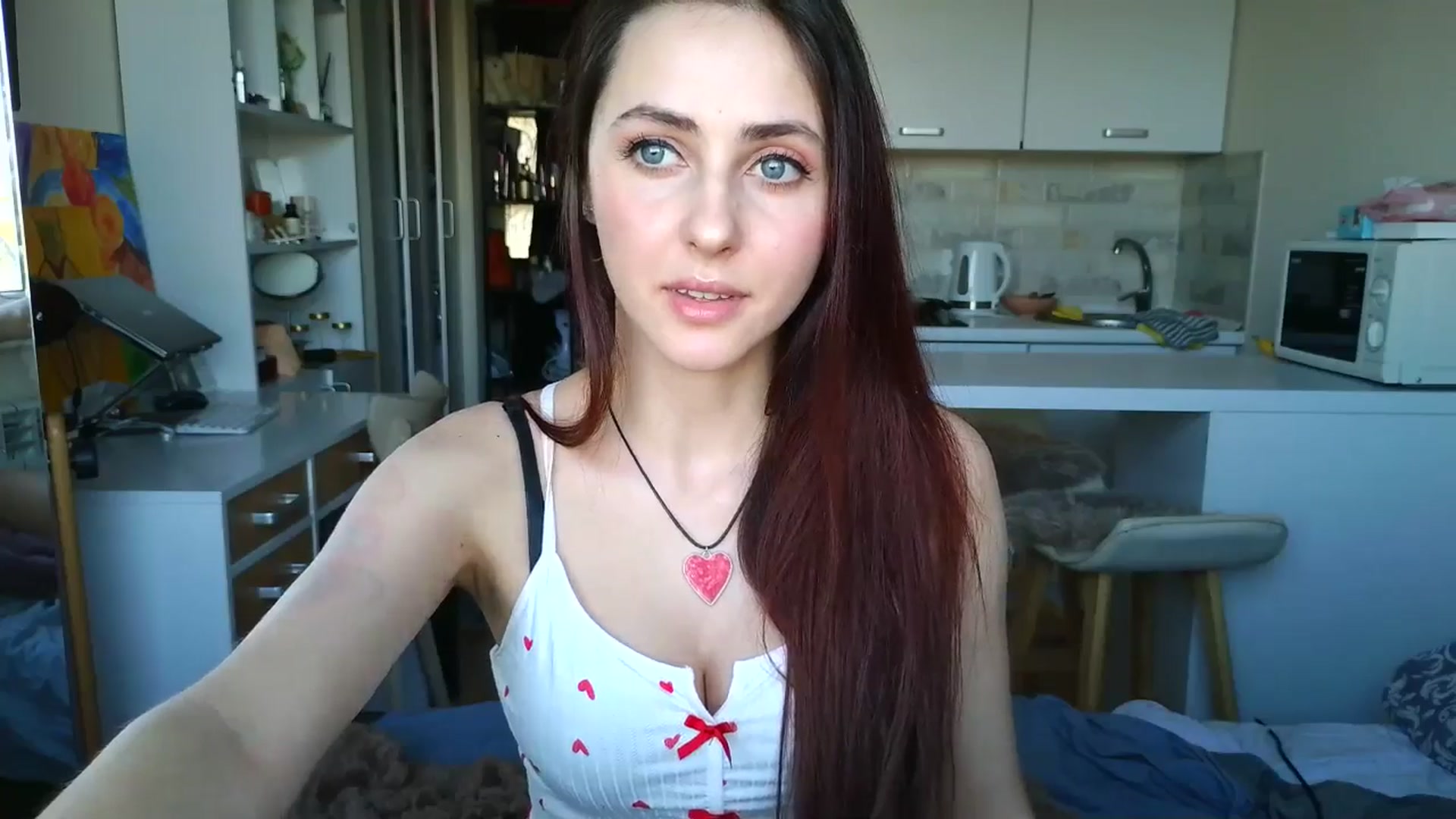 Gallery image thumbnail from Alice_alison's myfreecams stream on, 04/13/2025, 11:55 image 10 of 20