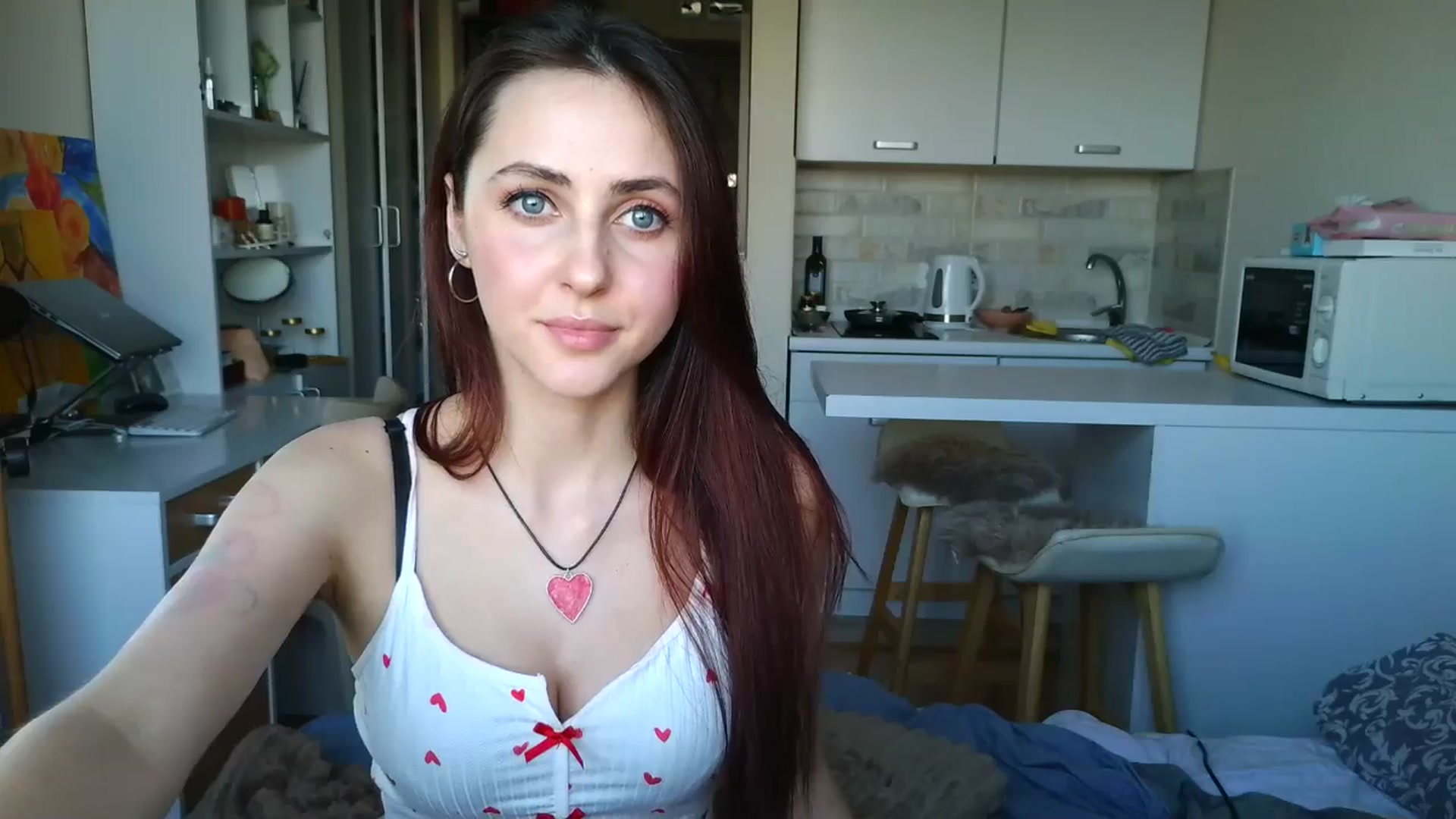 Gallery image thumbnail from Alice_alison's myfreecams stream on, 04/13/2025, 12:42 image 7 of 20