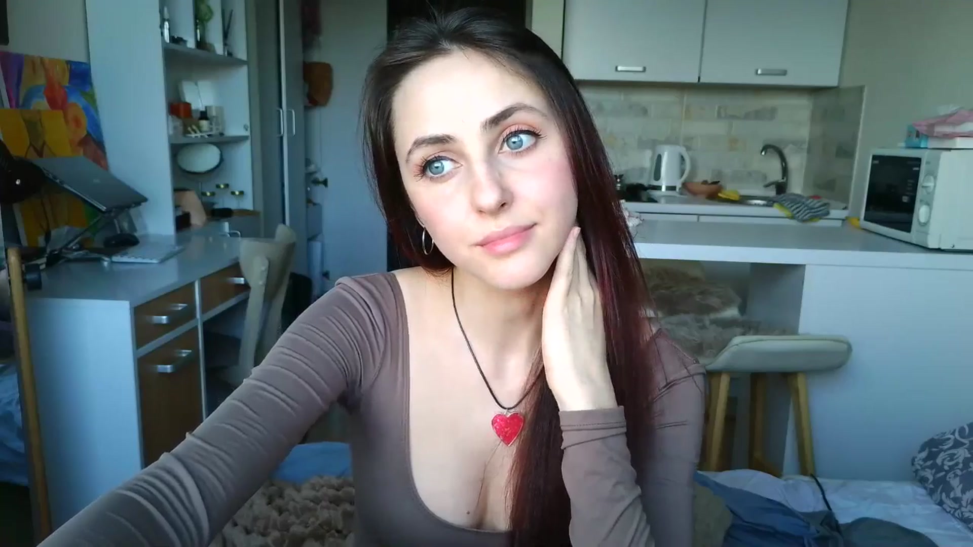 Gallery image thumbnail from Alice_alison's myfreecams stream on, 04/13/2025, 13:17 image 15 of 20