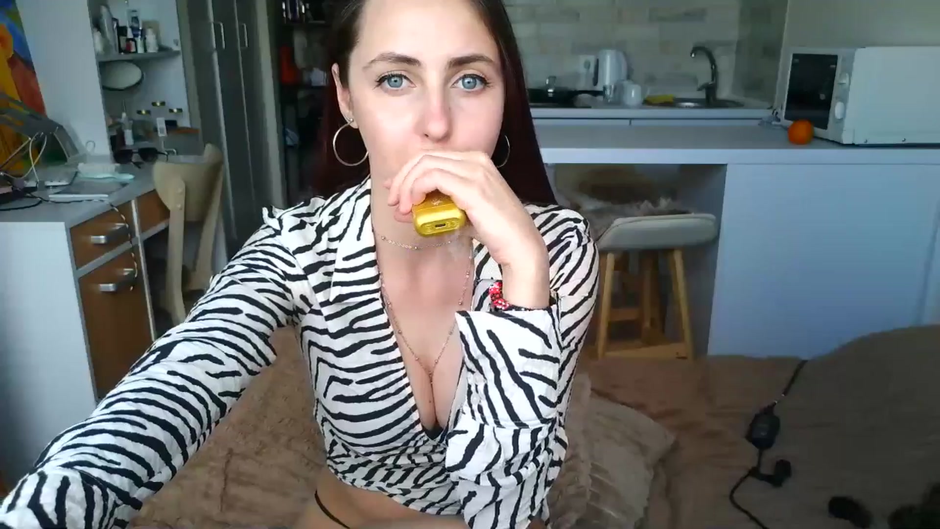 Gallery image thumbnail from Alice_alison's myfreecams stream on, 04/23/2025, 13:17 image 13 of 20