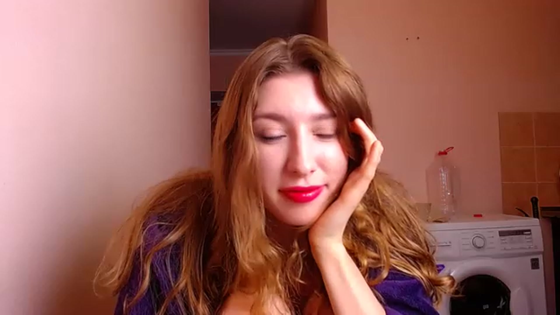 Gallery image thumbnail from Alice_one's myfreecams stream on, 11/27/2022, 02:04 image 19 of 20