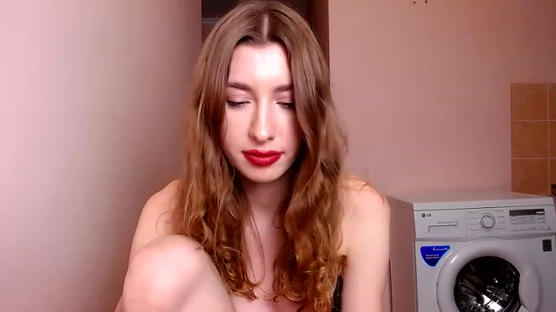 Gallery image thumbnail from Alice_one's myfreecams stream on, 12/25/2022, 22:31 image 4 of 20