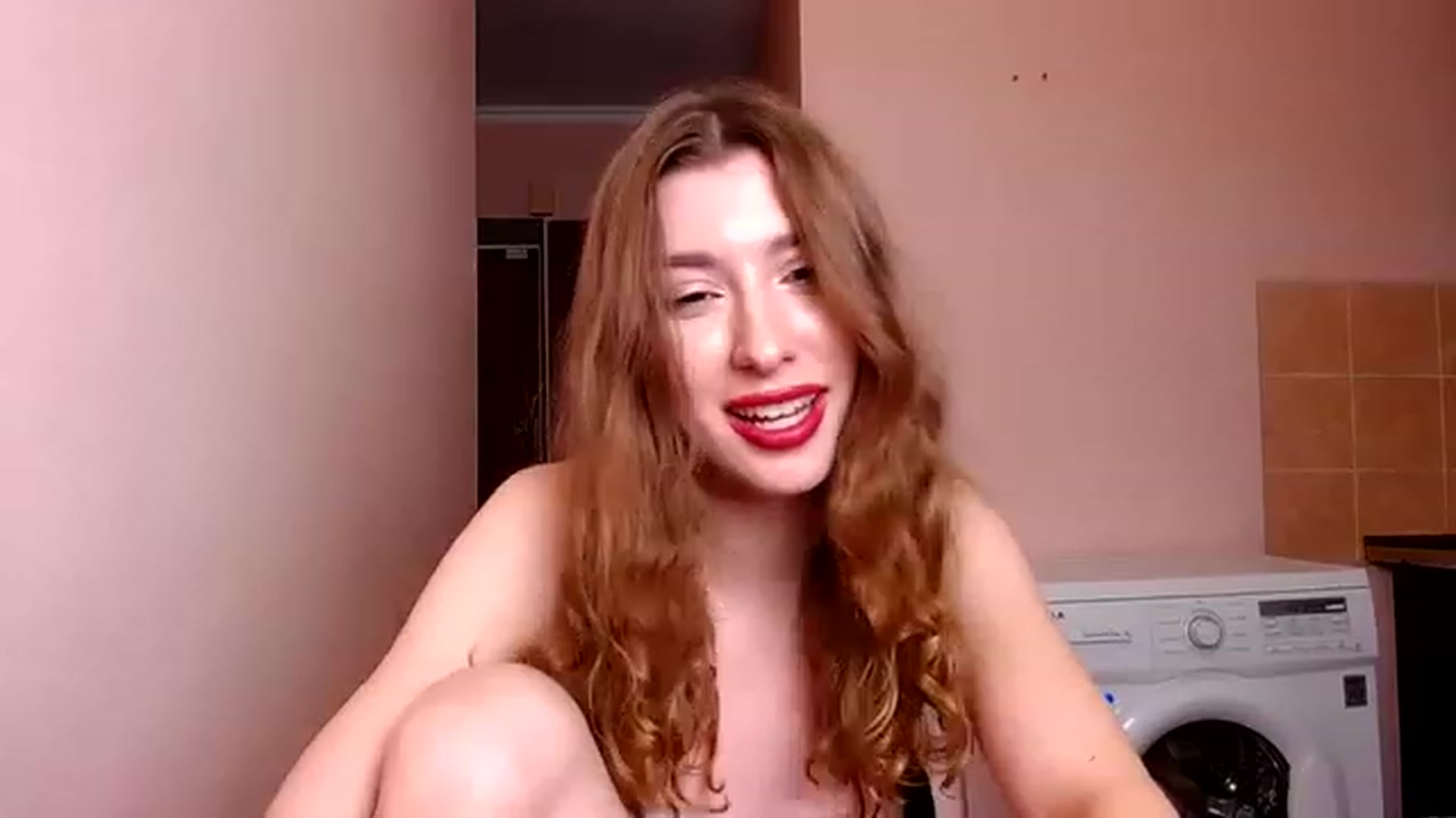 Gallery image thumbnail from Alice_one's myfreecams stream on, 12/25/2022, 22:31 image 16 of 20