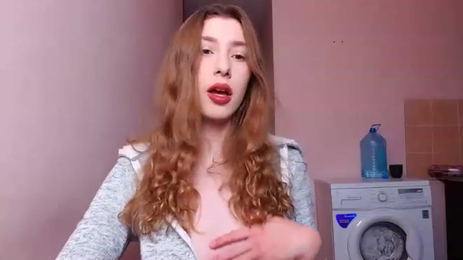 Gallery image thumbnail from Alice_one's myfreecams stream on, 03/20/2023, 16:01 image 16 of 20