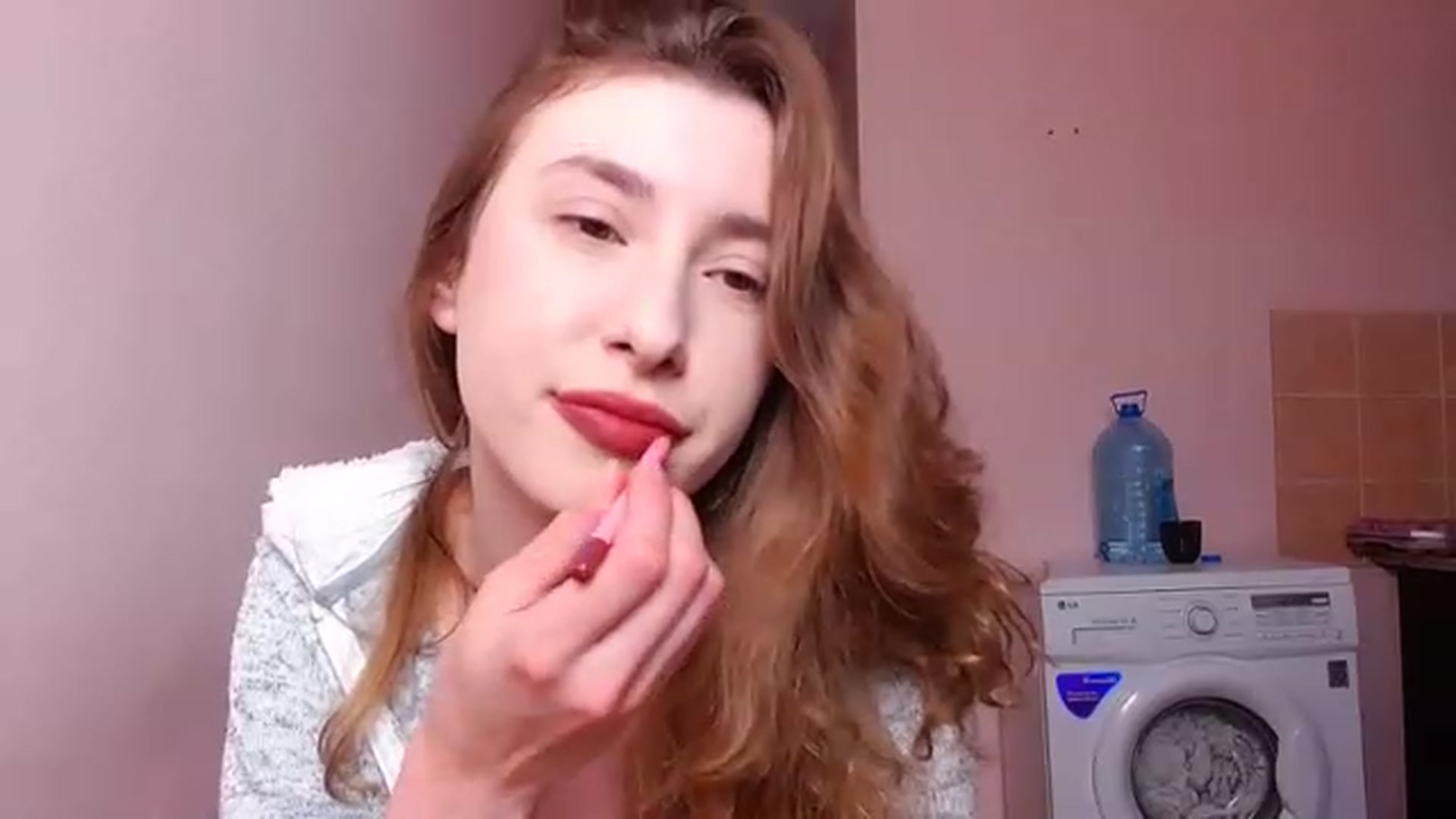 Gallery image thumbnail from Alice_one's myfreecams stream on, 03/20/2023, 17:00 image 12 of 20
