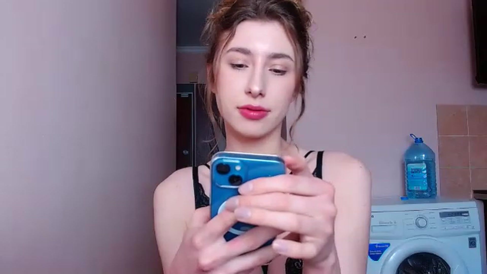 Gallery image thumbnail from Alice_one's myfreecams stream on, 04/16/2023, 16:11 image 13 of 20