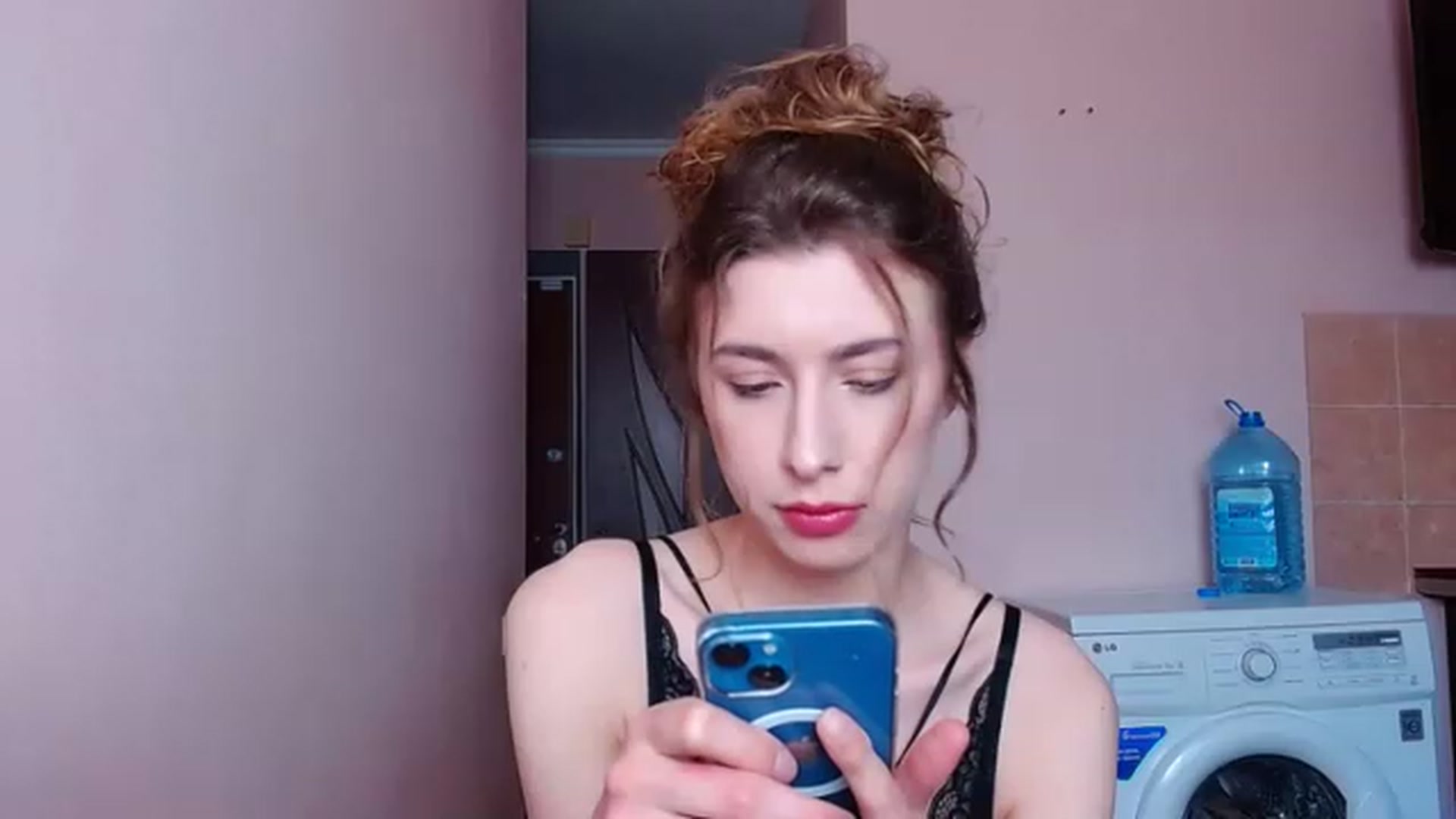 Gallery image thumbnail from Alice_one's myfreecams stream on, 04/16/2023, 16:11 image 18 of 20