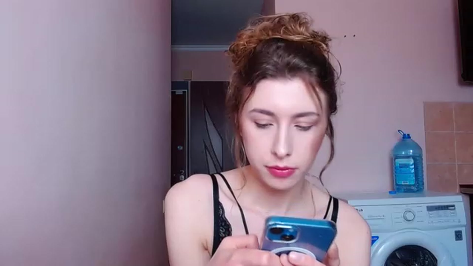 Gallery image thumbnail from Alice_one's myfreecams stream on, 04/16/2023, 16:11 image 19 of 20