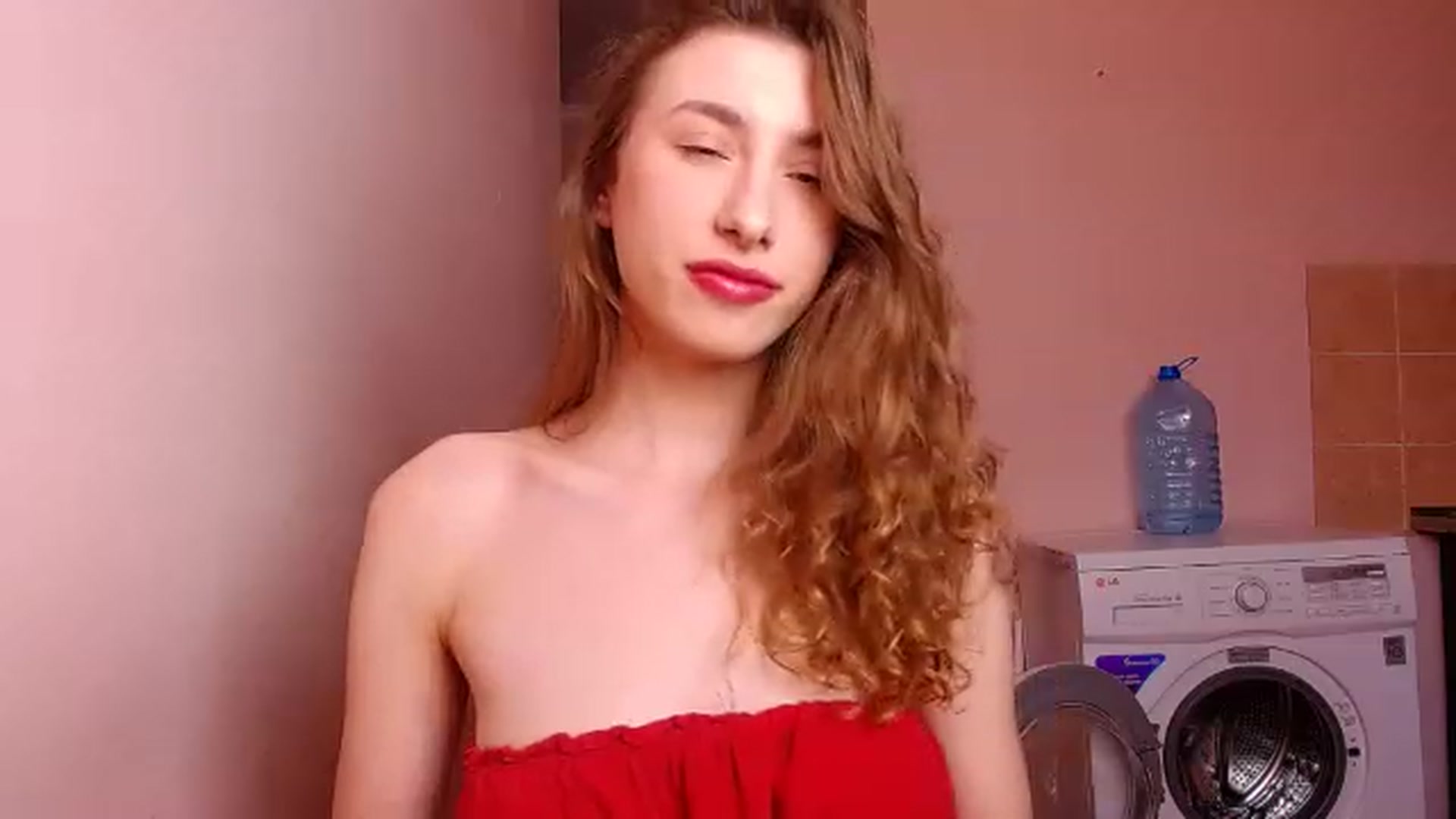 Gallery image thumbnail from Alice_one's myfreecams stream on, 04/18/2023, 14:50 image 6 of 20