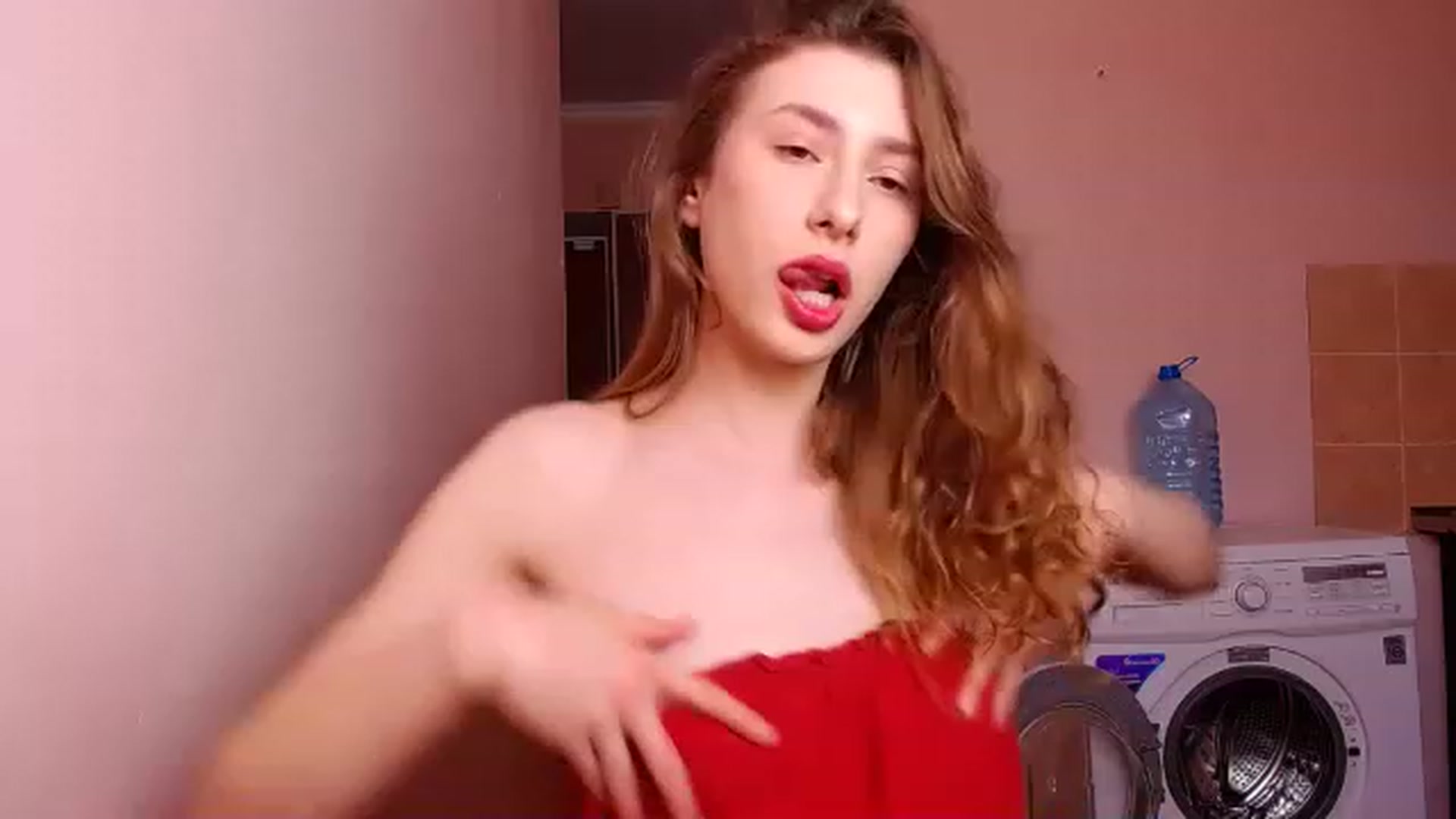 Gallery image thumbnail from Alice_one's myfreecams stream on, 04/18/2023, 14:50 image 16 of 20