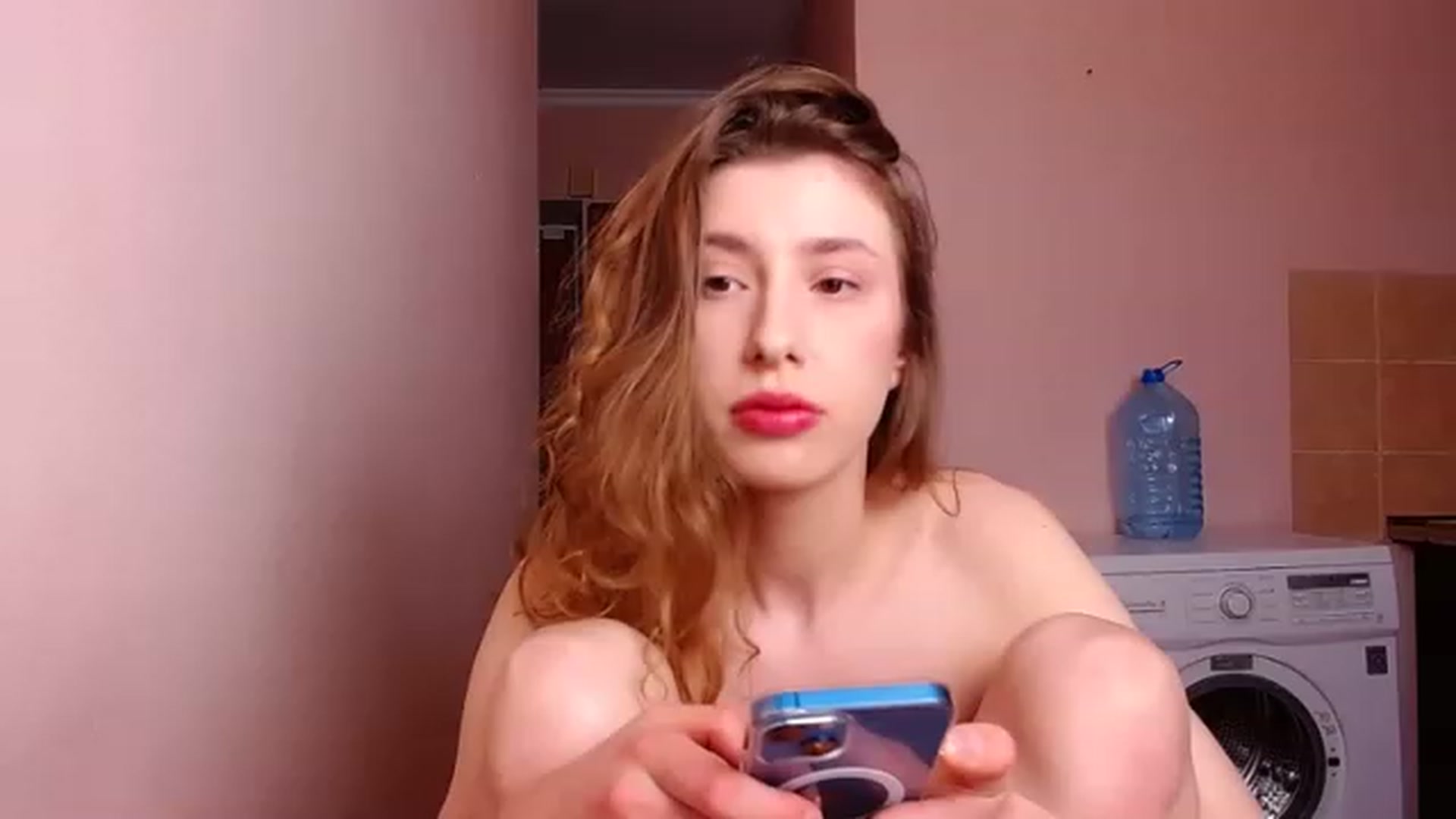Gallery image thumbnail from Alice_one's myfreecams stream on, 04/18/2023, 16:22 image 14 of 20