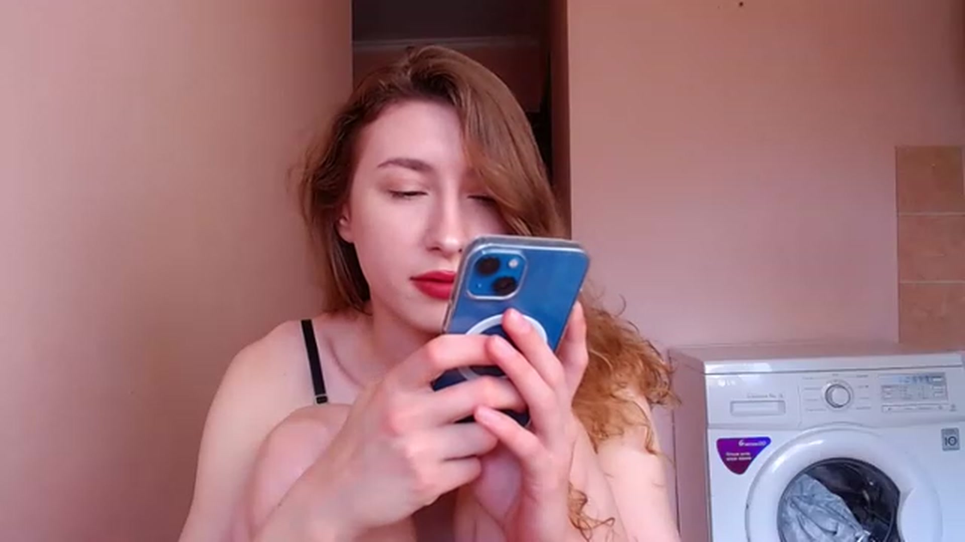 Gallery image thumbnail from Alice_one's myfreecams stream on, 05/26/2023, 14:05 image 14 of 20