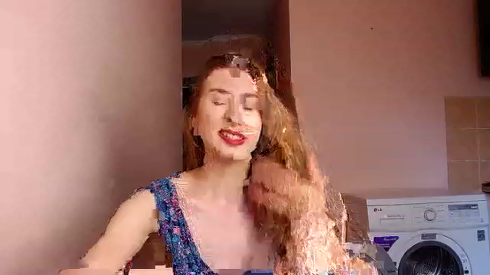 Gallery image thumbnail from Alice_one's myfreecams stream on, 06/18/2023, 16:38 image 14 of 20
