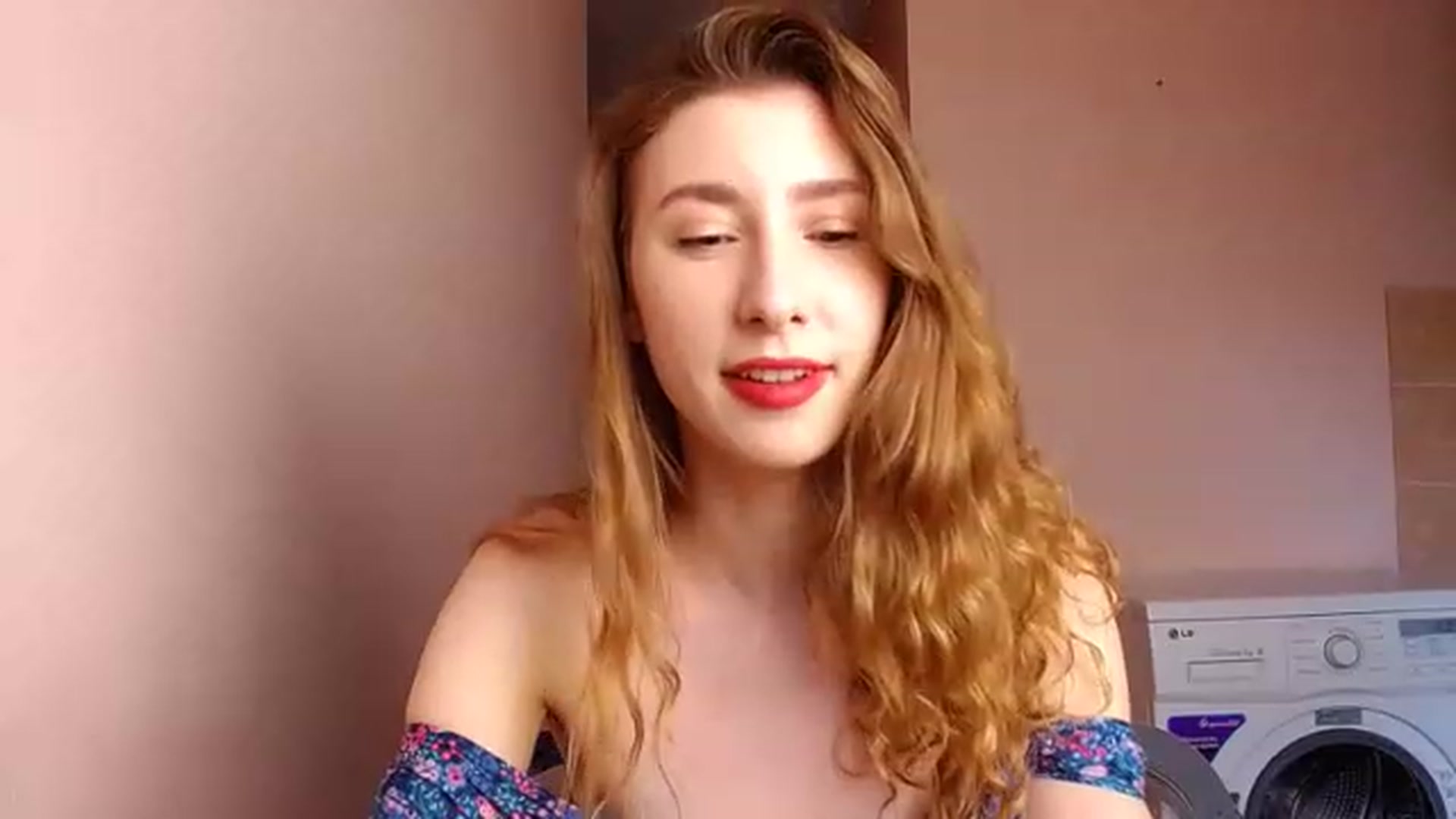 Gallery image thumbnail from Alice_one's myfreecams stream on, 06/18/2023, 16:38 image 16 of 20