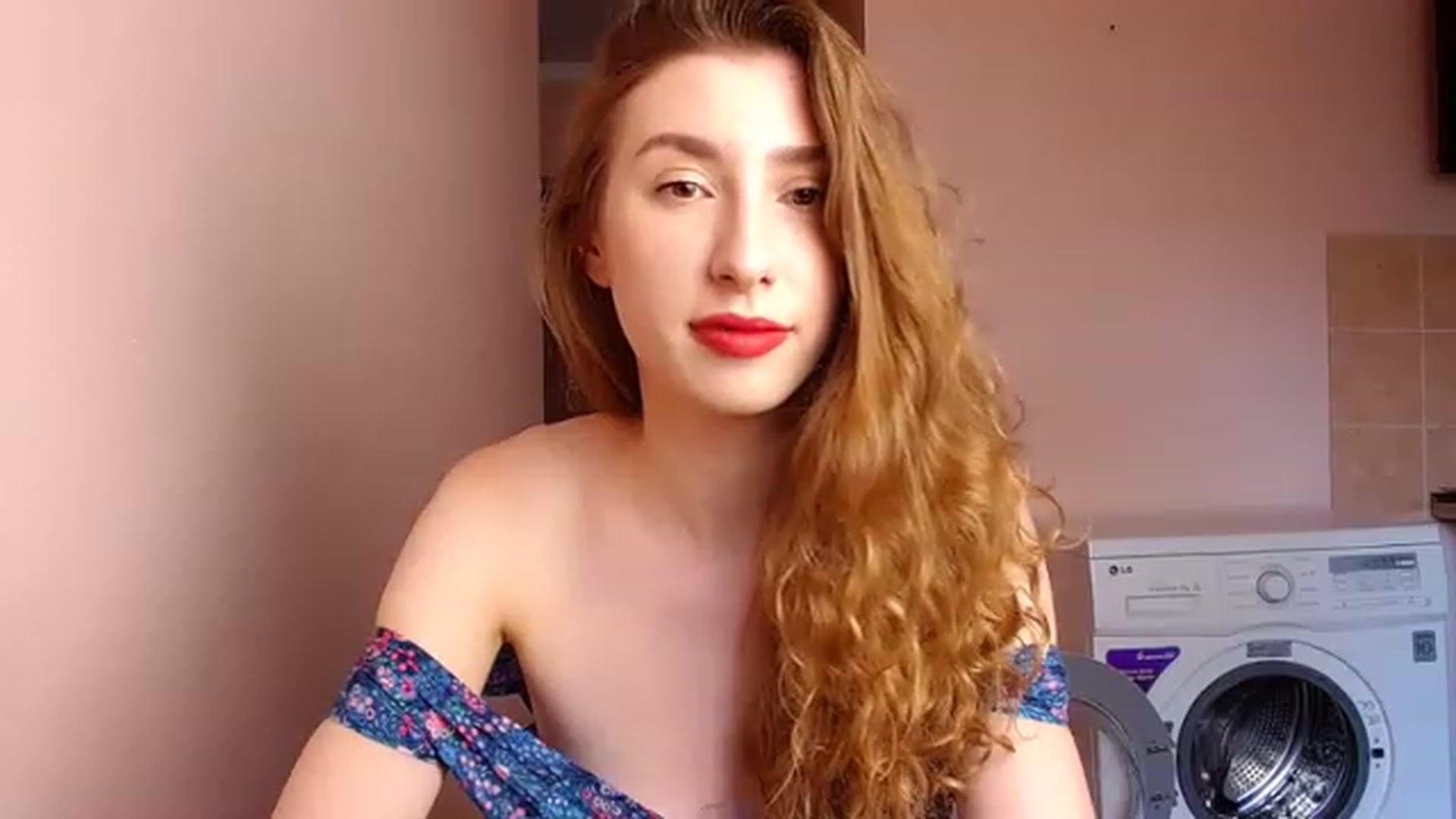 Gallery image thumbnail from Alice_one's myfreecams stream on, 06/18/2023, 16:38 image 11 of 20