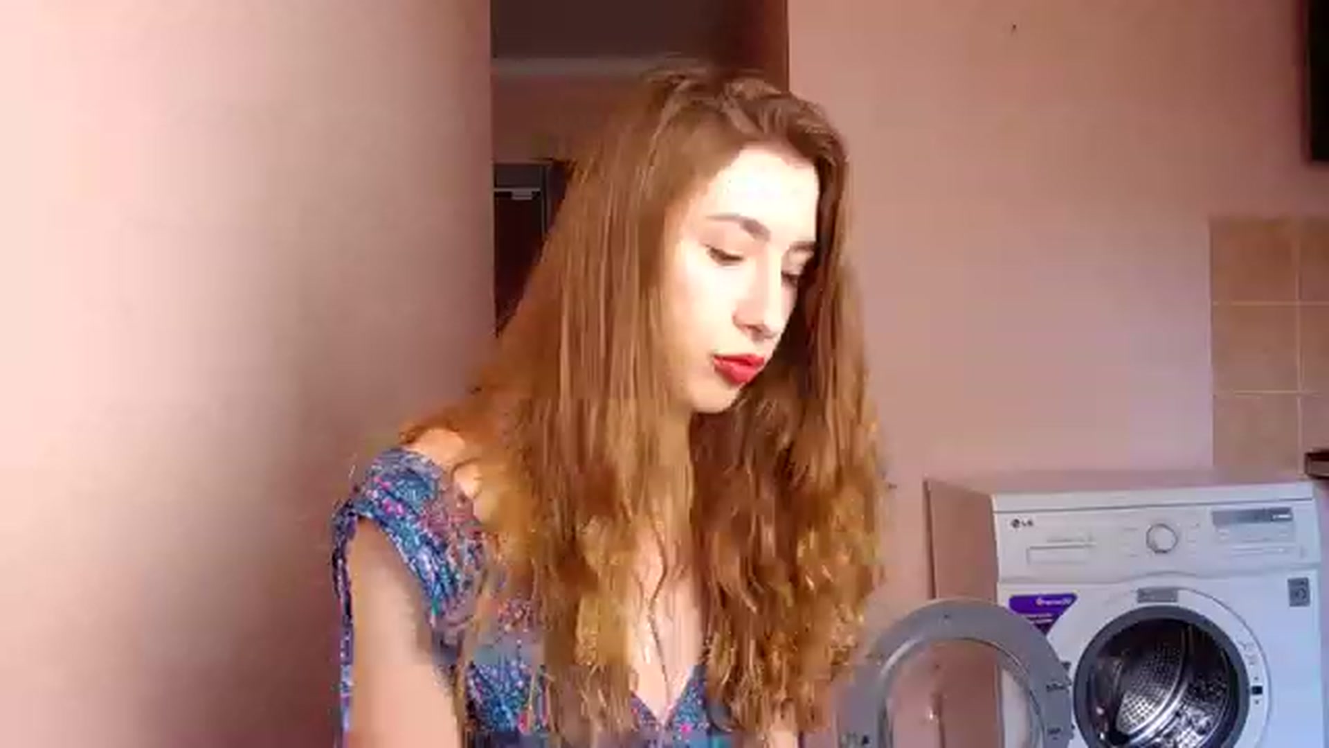 Gallery image thumbnail from Alice_one's myfreecams stream on, 06/18/2023, 16:38 image 13 of 20