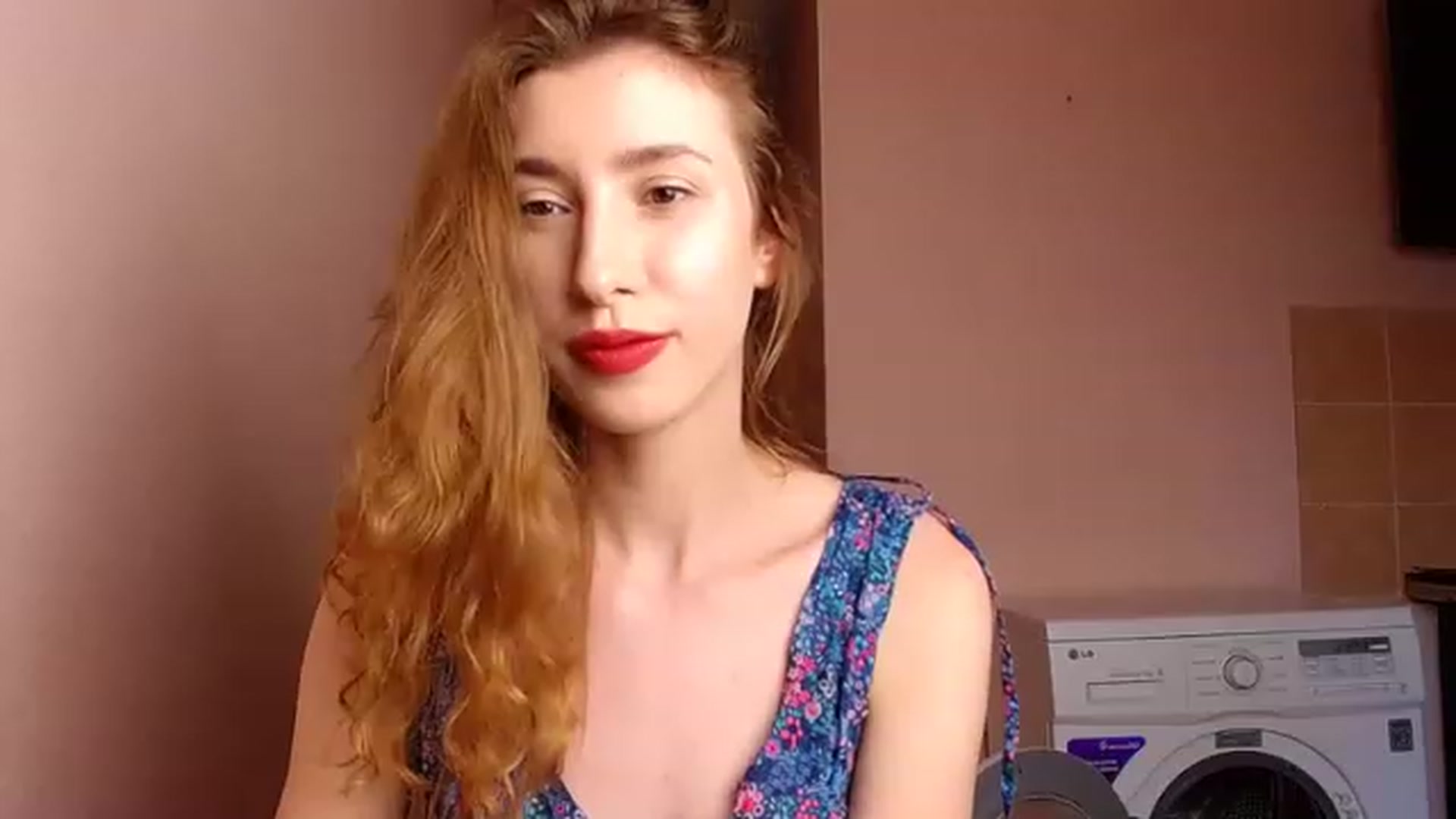 Gallery image thumbnail from Alice_one's myfreecams stream on, 06/18/2023, 17:17 image 10 of 20