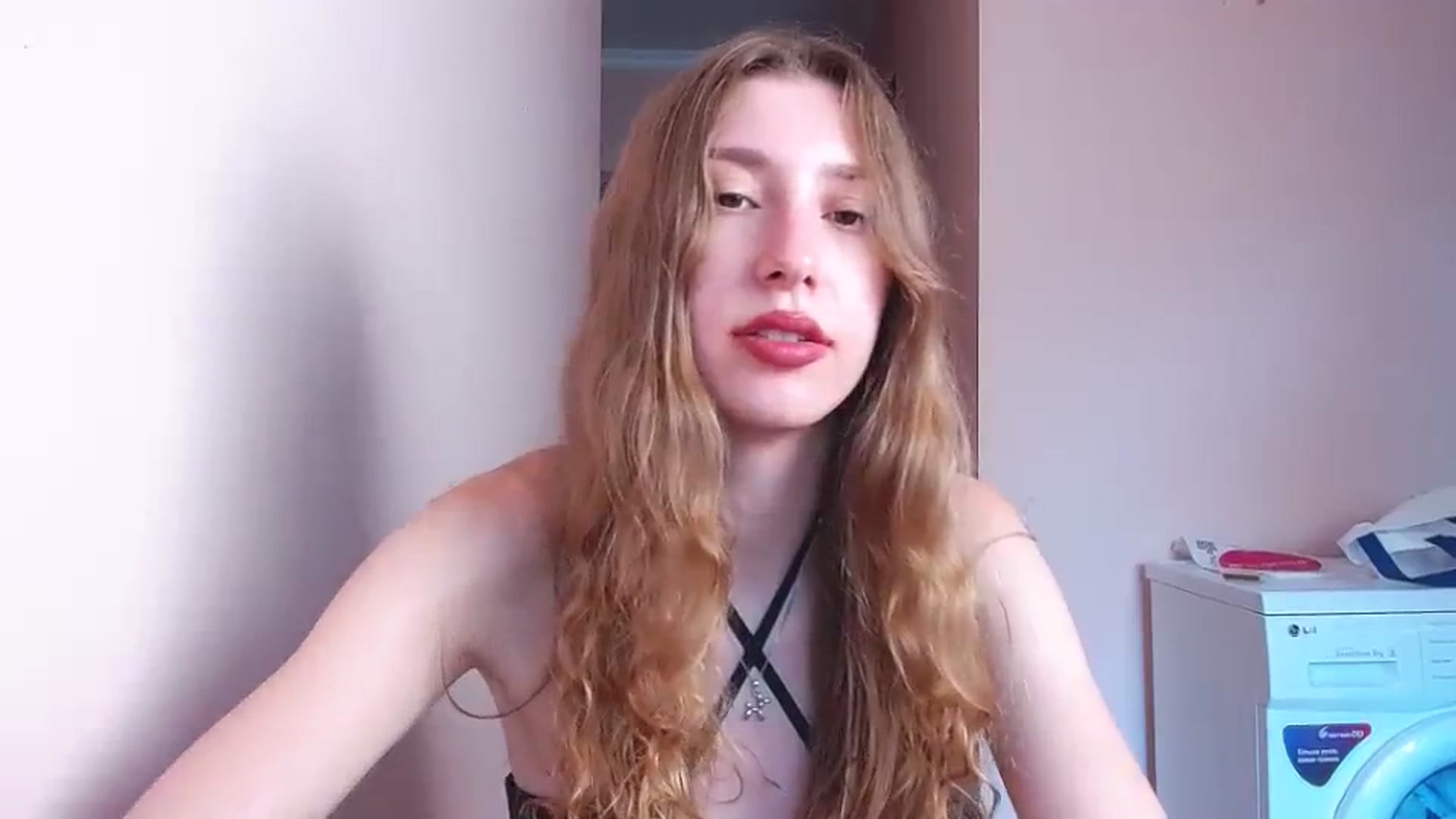 Gallery image thumbnail from Alice_one's myfreecams stream on, 07/24/2023, 16:30 image 3 of 20