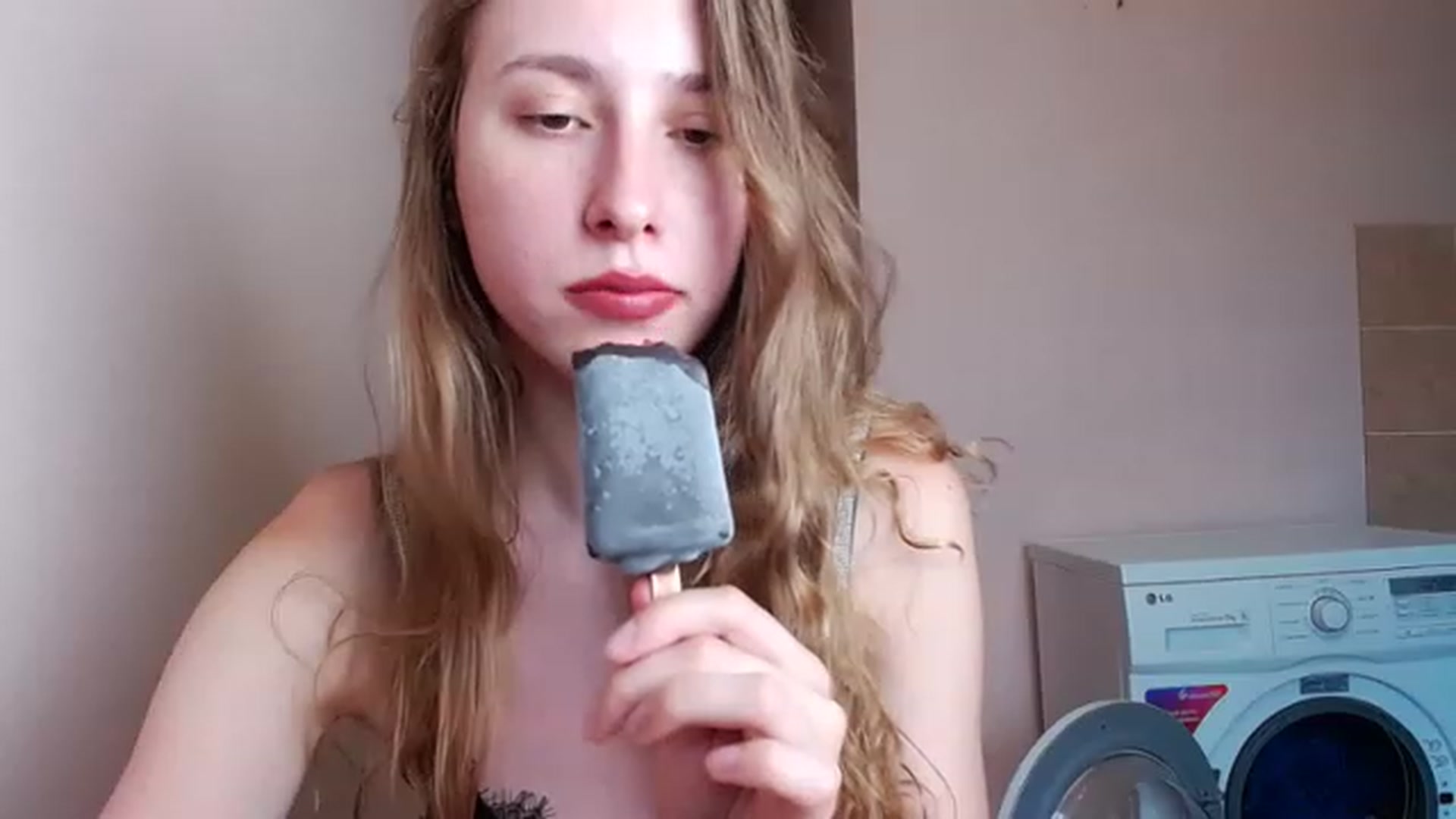 Gallery image thumbnail from Alice_one's myfreecams stream on, 08/08/2023, 14:37 image 11 of 20