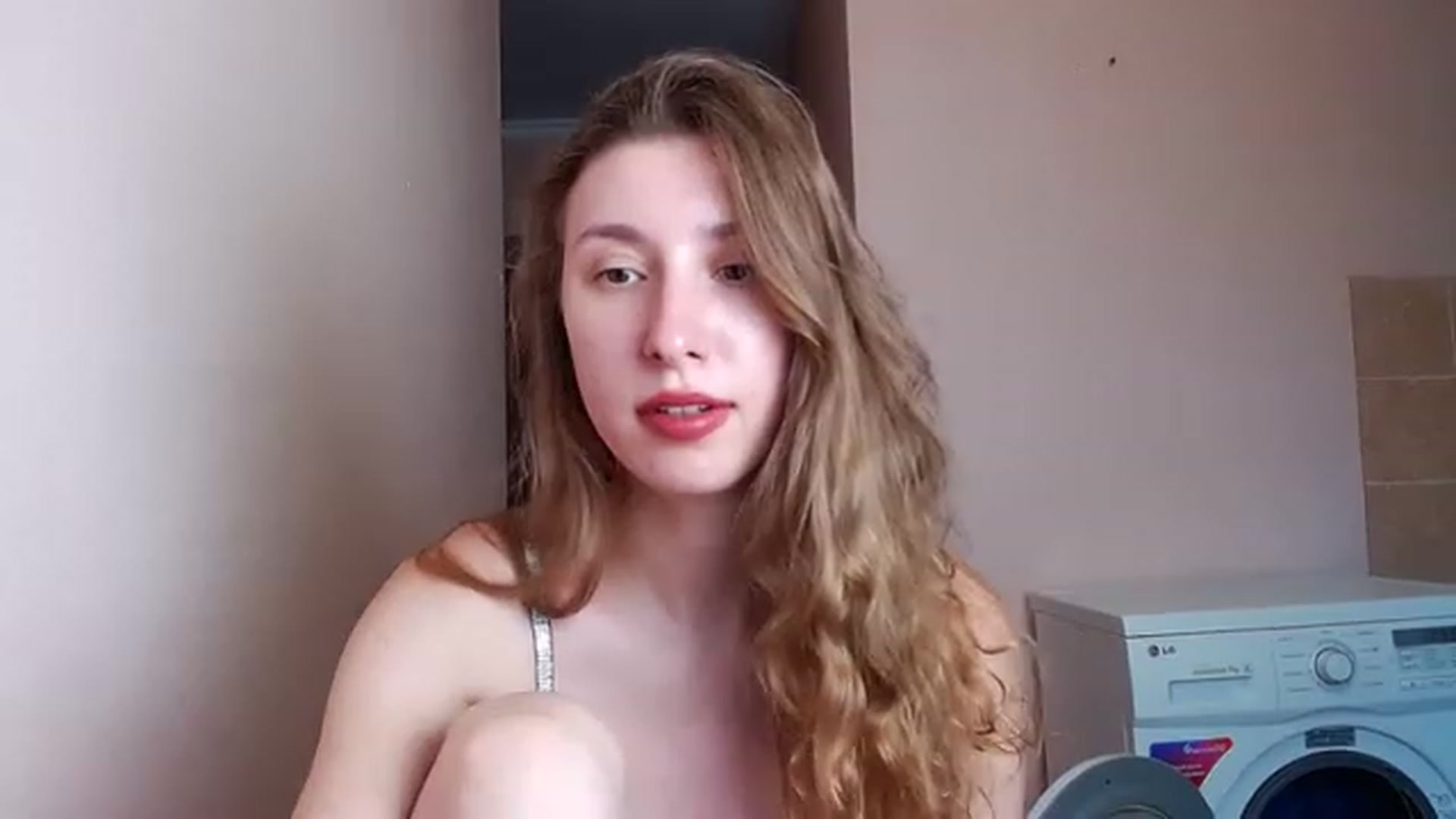 Gallery image thumbnail from Alice_one's myfreecams stream on, 08/08/2023, 14:37 image 15 of 20